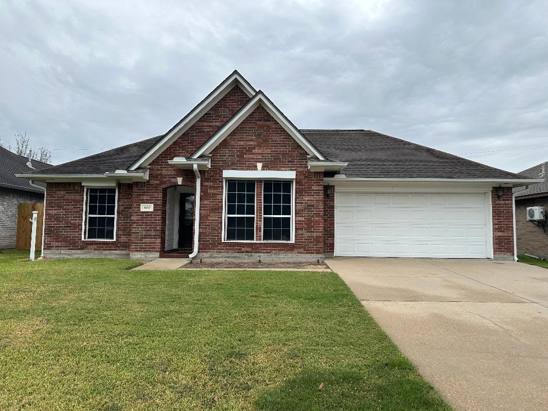 603 Manor Drive, Angleton, TX 77515 603 Manor Drive, Angleton, TX 77515