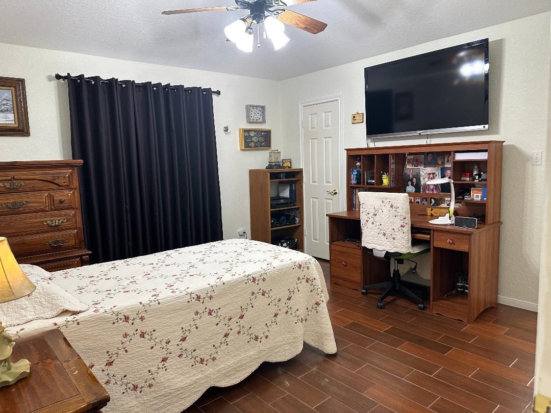 603 Manor Drive, Angleton, TX 77515