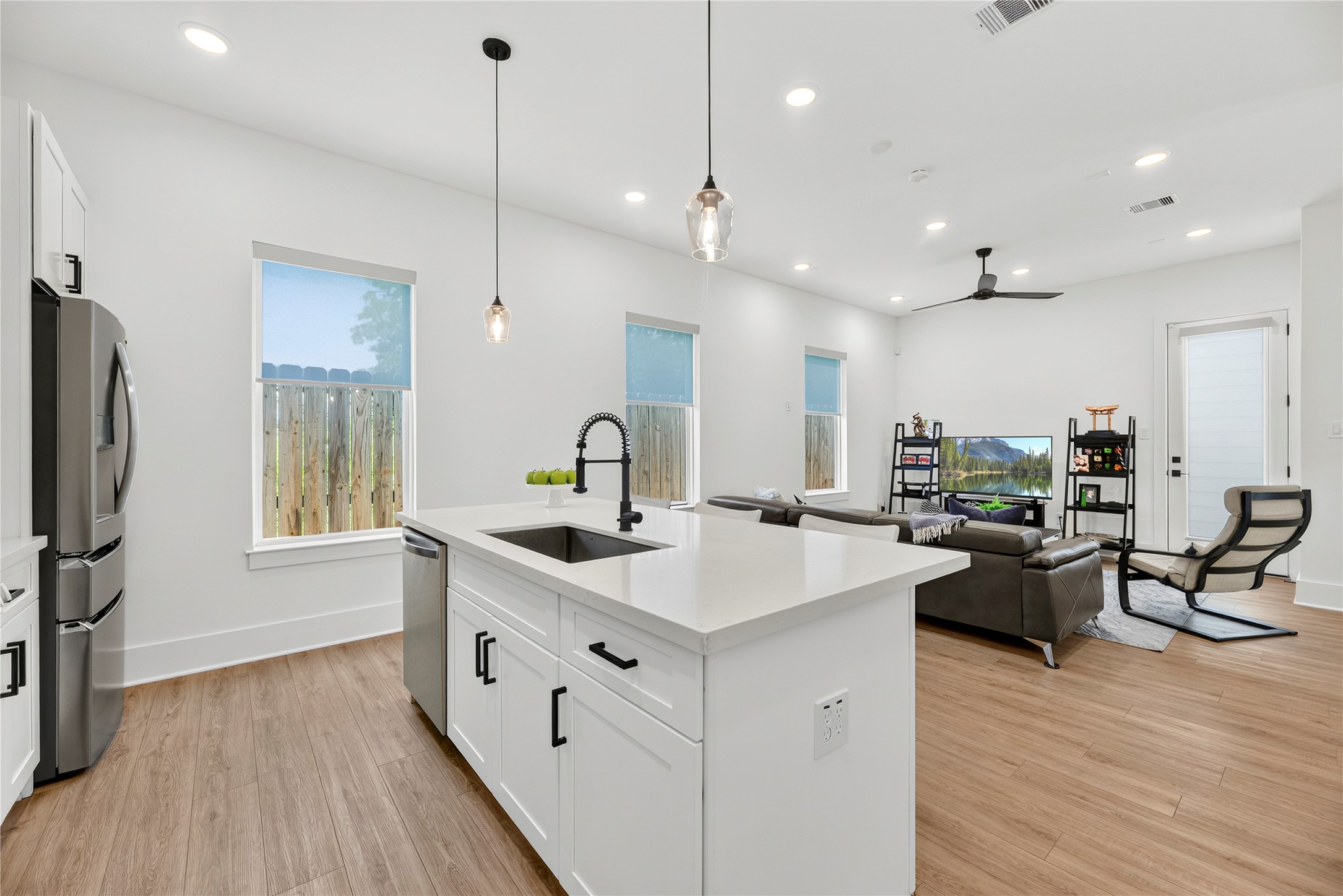 869 Mansfield Street, #E, Houston, TX 77091