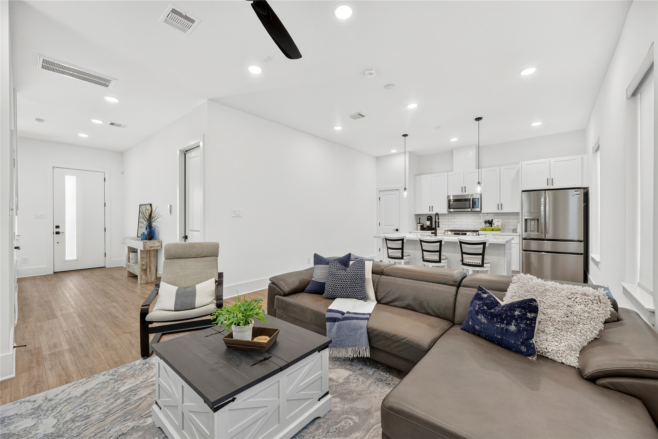 869 Mansfield Street, #E, Houston, TX 77091