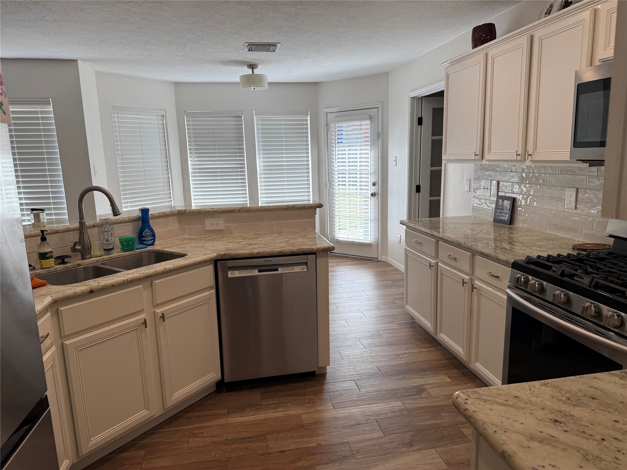 3109 Watercastle Court, League City, TX 77573