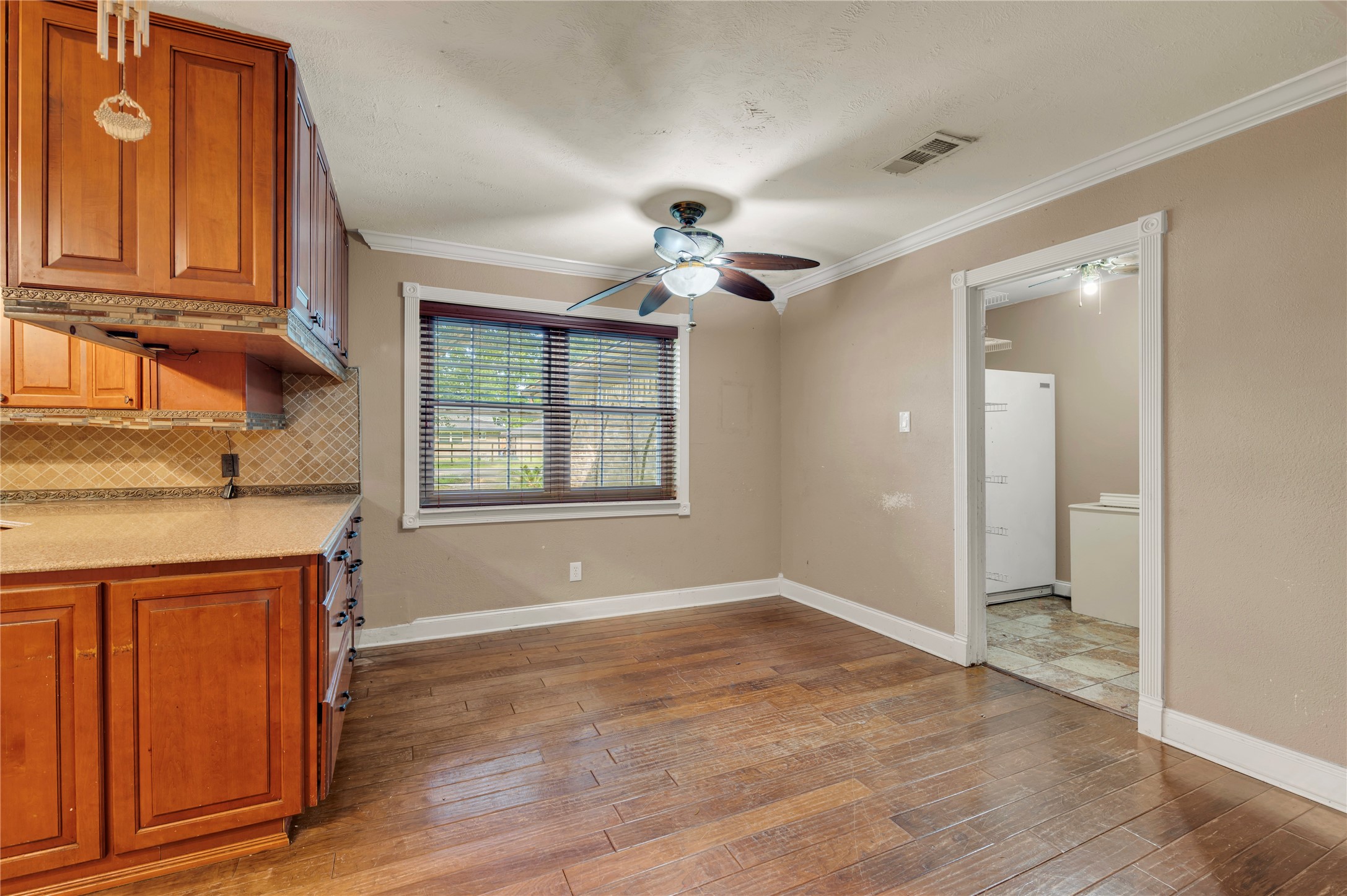 6903 Meadowlark Lane, Alvin, TX 77511