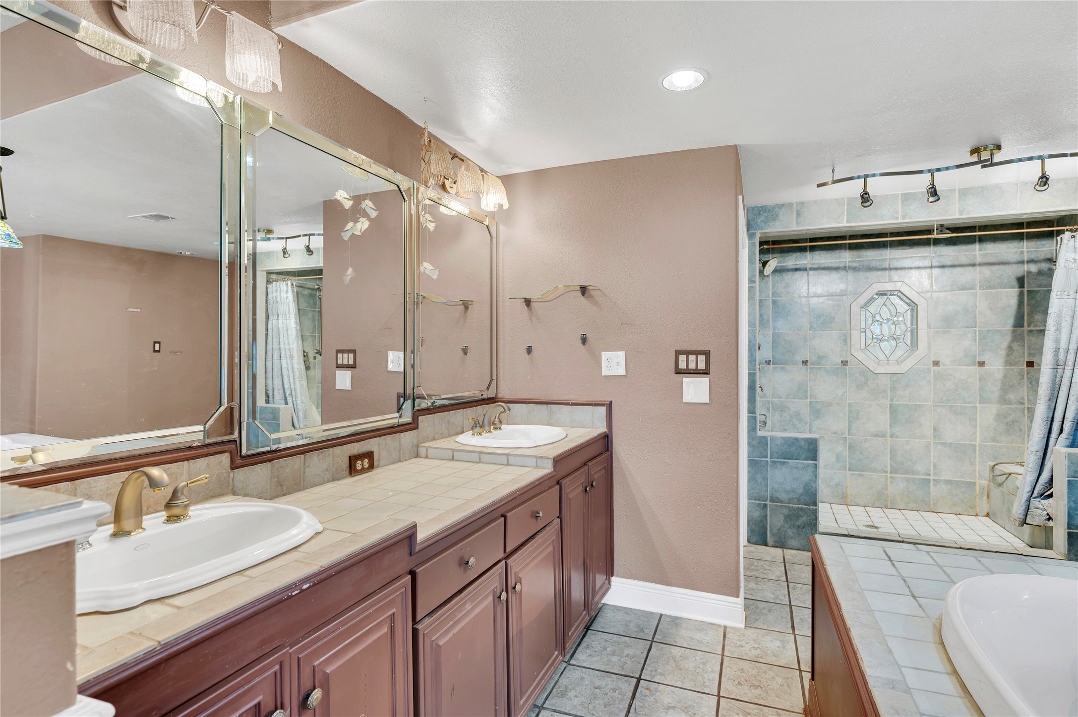 6903 Meadowlark Lane, Alvin, TX 77511