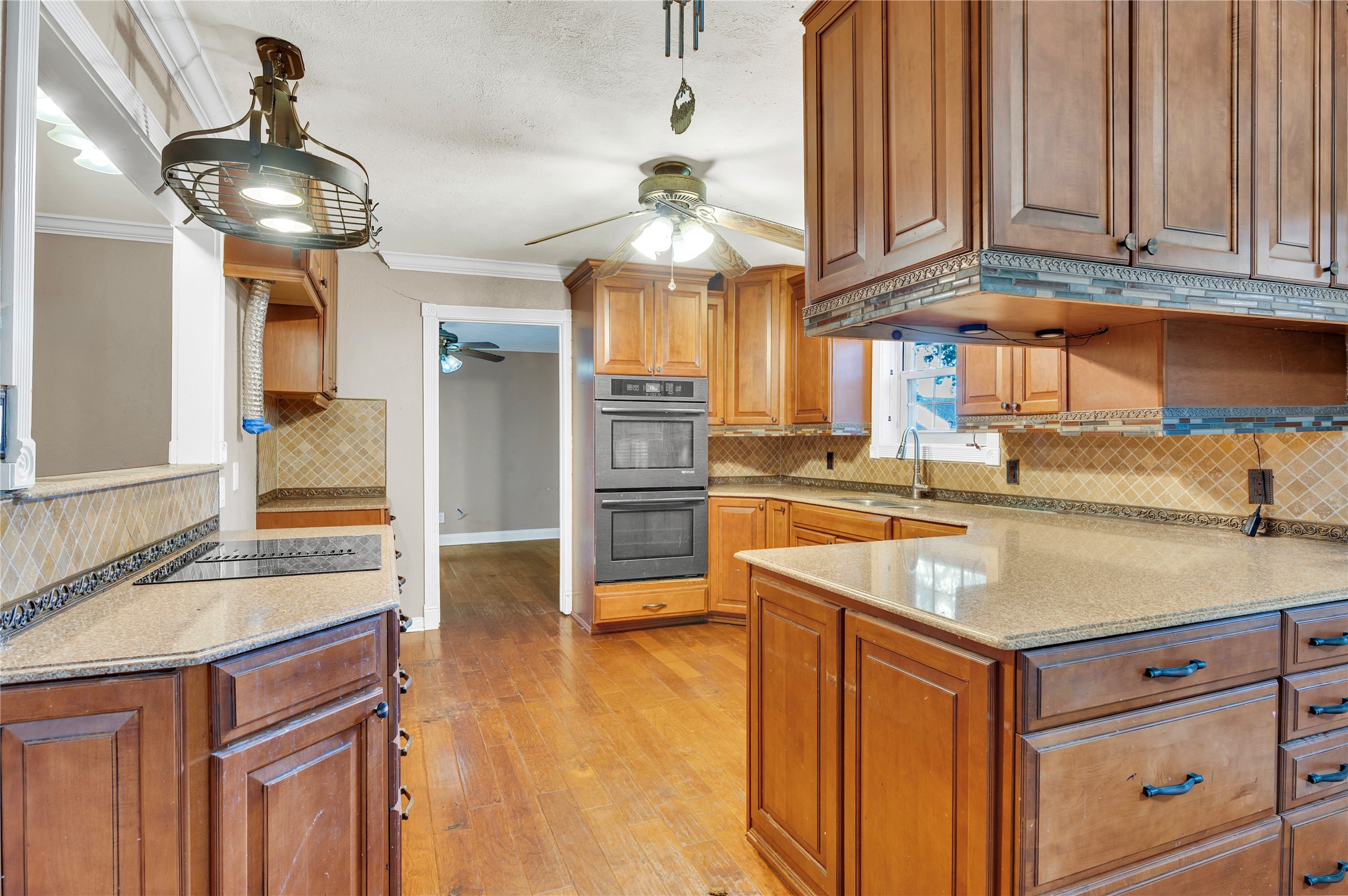6903 Meadowlark Lane, Alvin, TX 77511