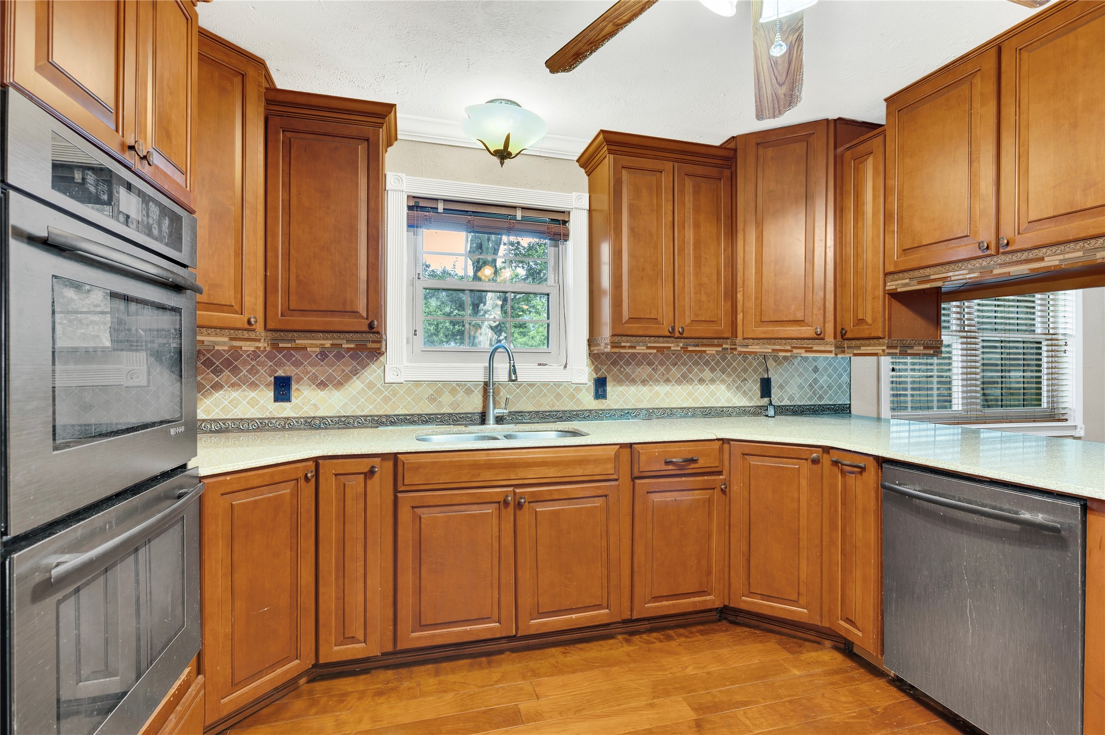 6903 Meadowlark Lane, Alvin, TX 77511