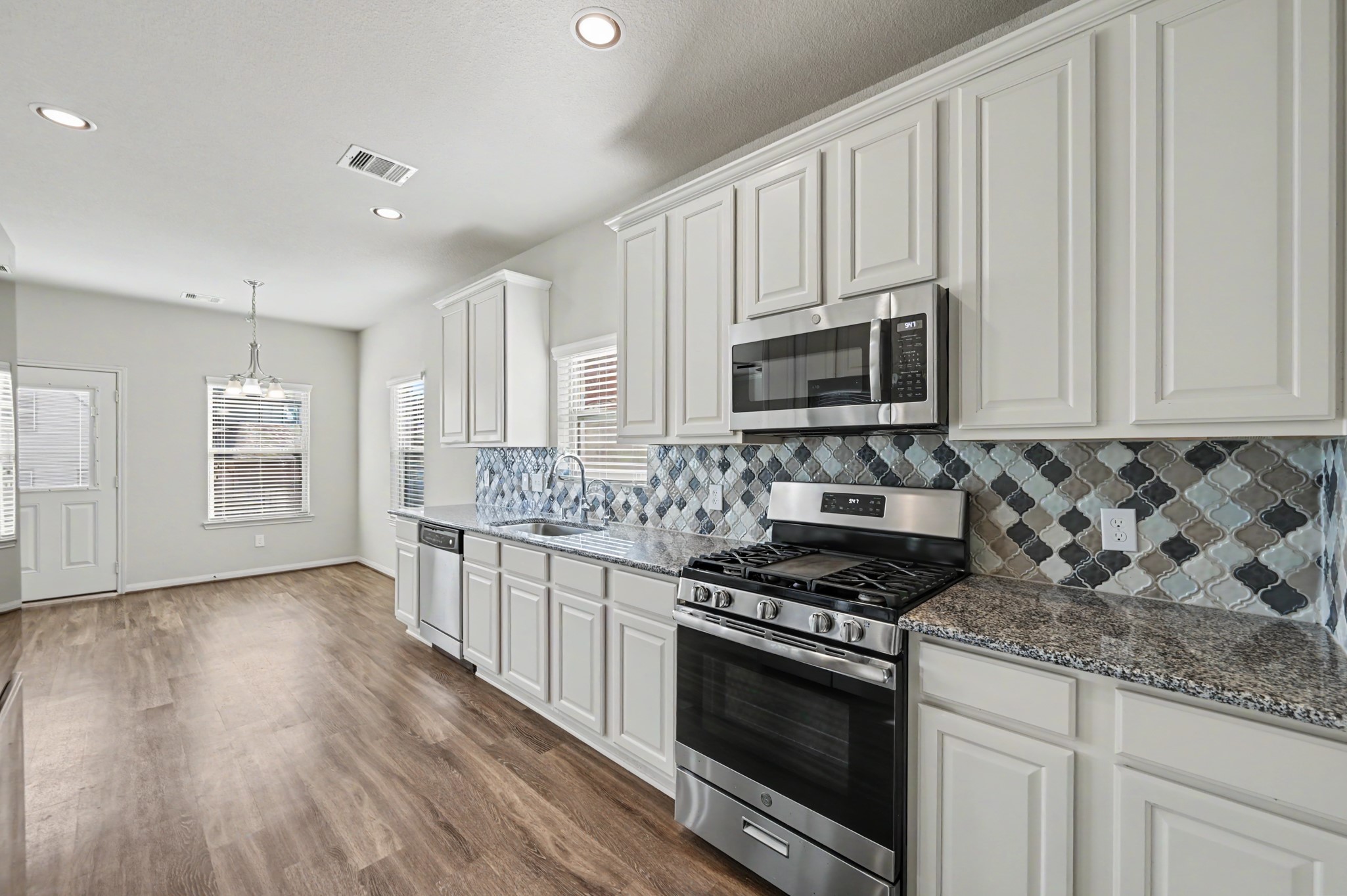 1703 Wandering Hills Road, Conroe, TX 77304