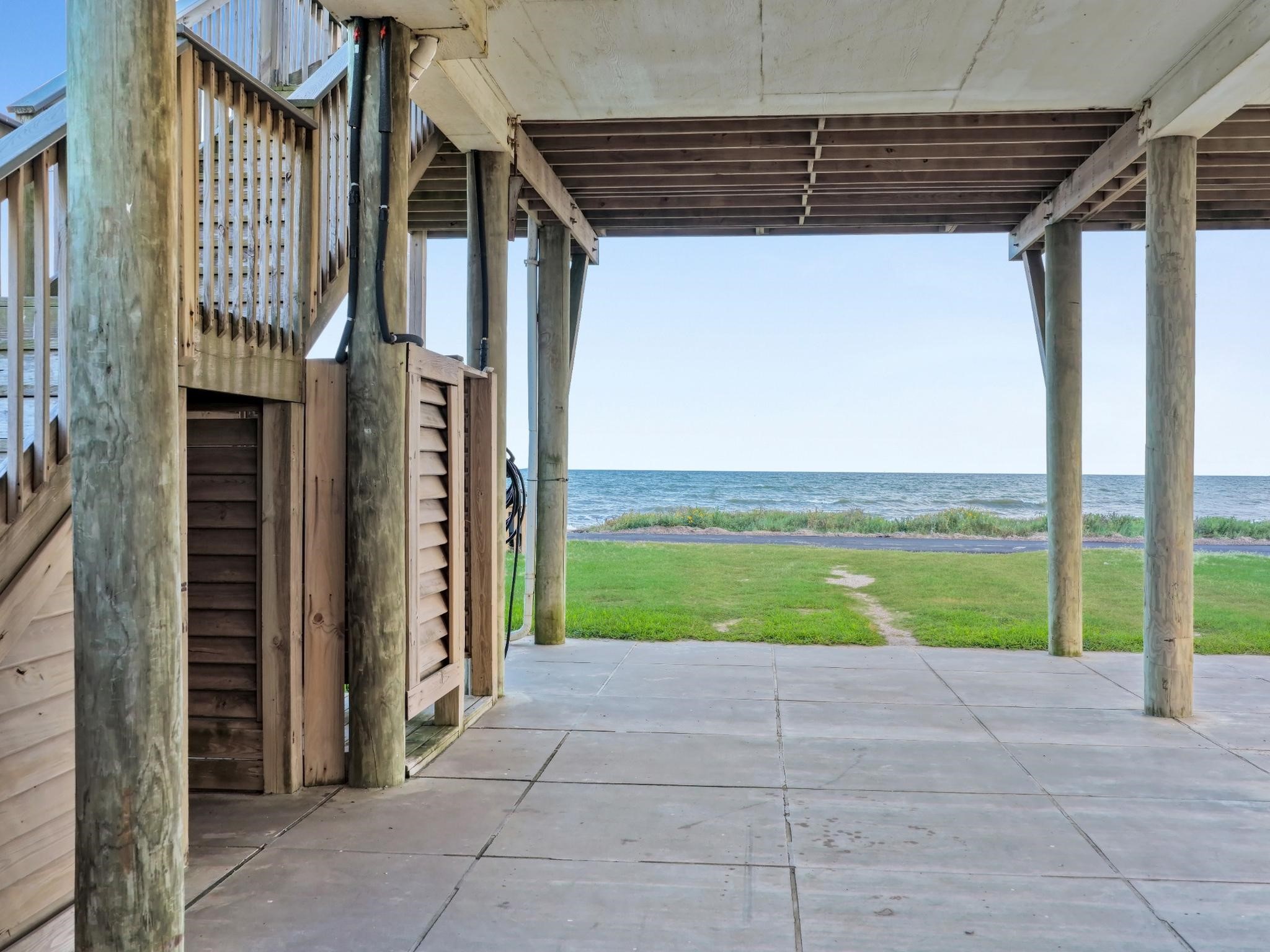 1387 Keith Avenue, Gilchrist, TX 77617