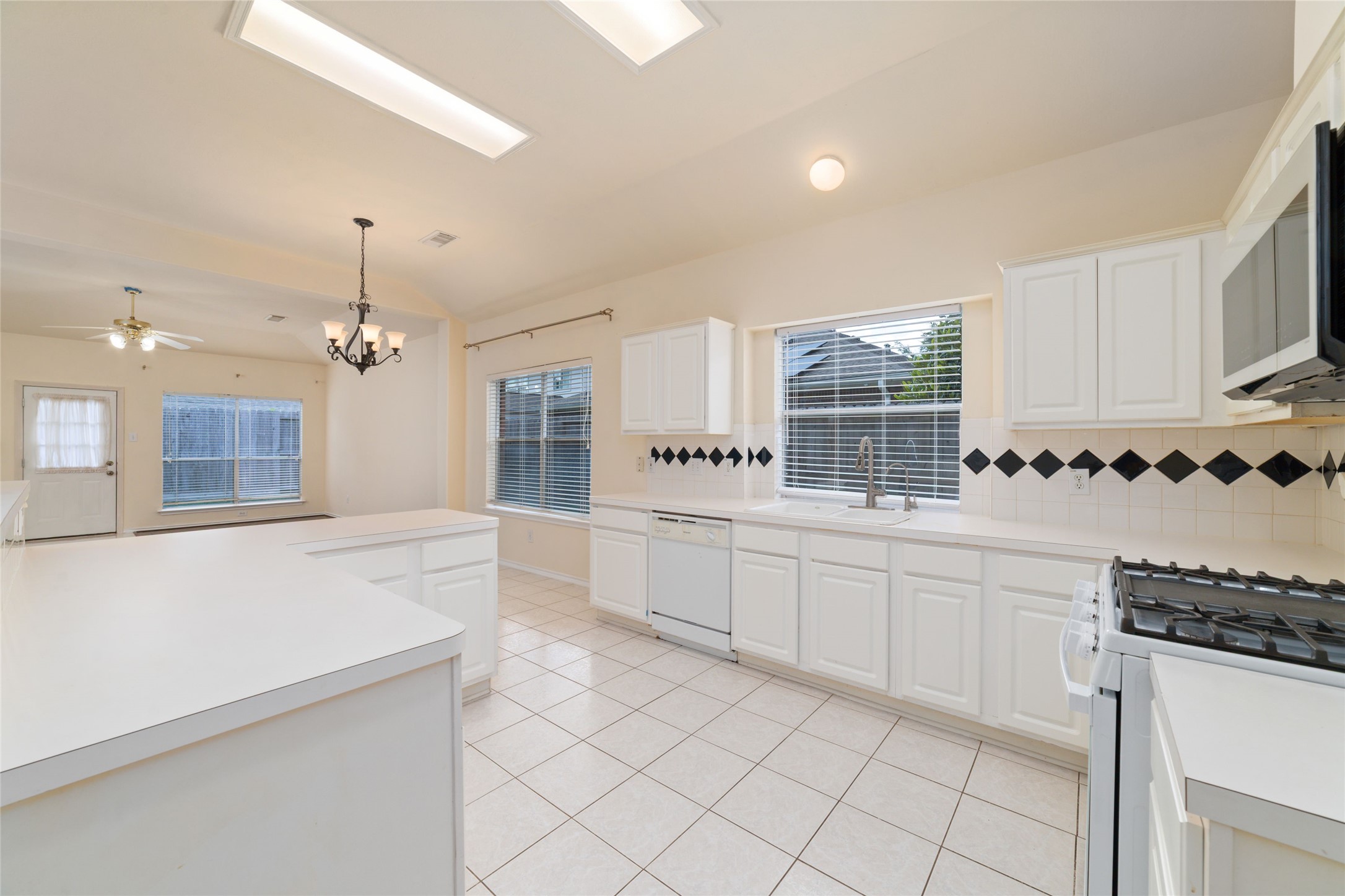 10011 Redoak Pass Lane, Houston, TX 77064