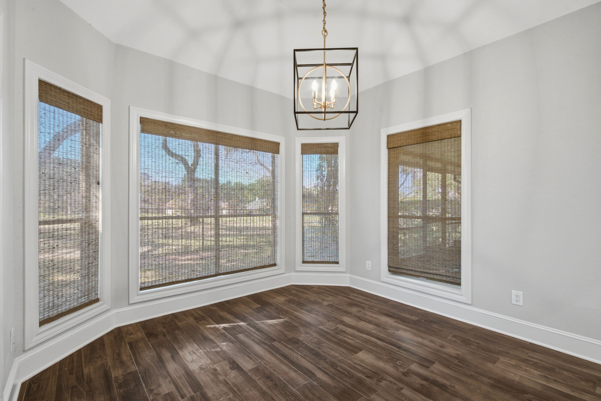 162 Dawns Edge Drive, Conroe, TX 77356