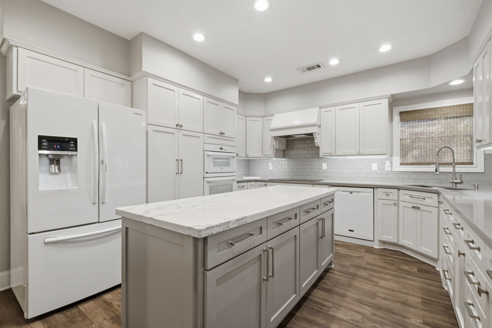 162 Dawns Edge Drive, Conroe, TX 77356