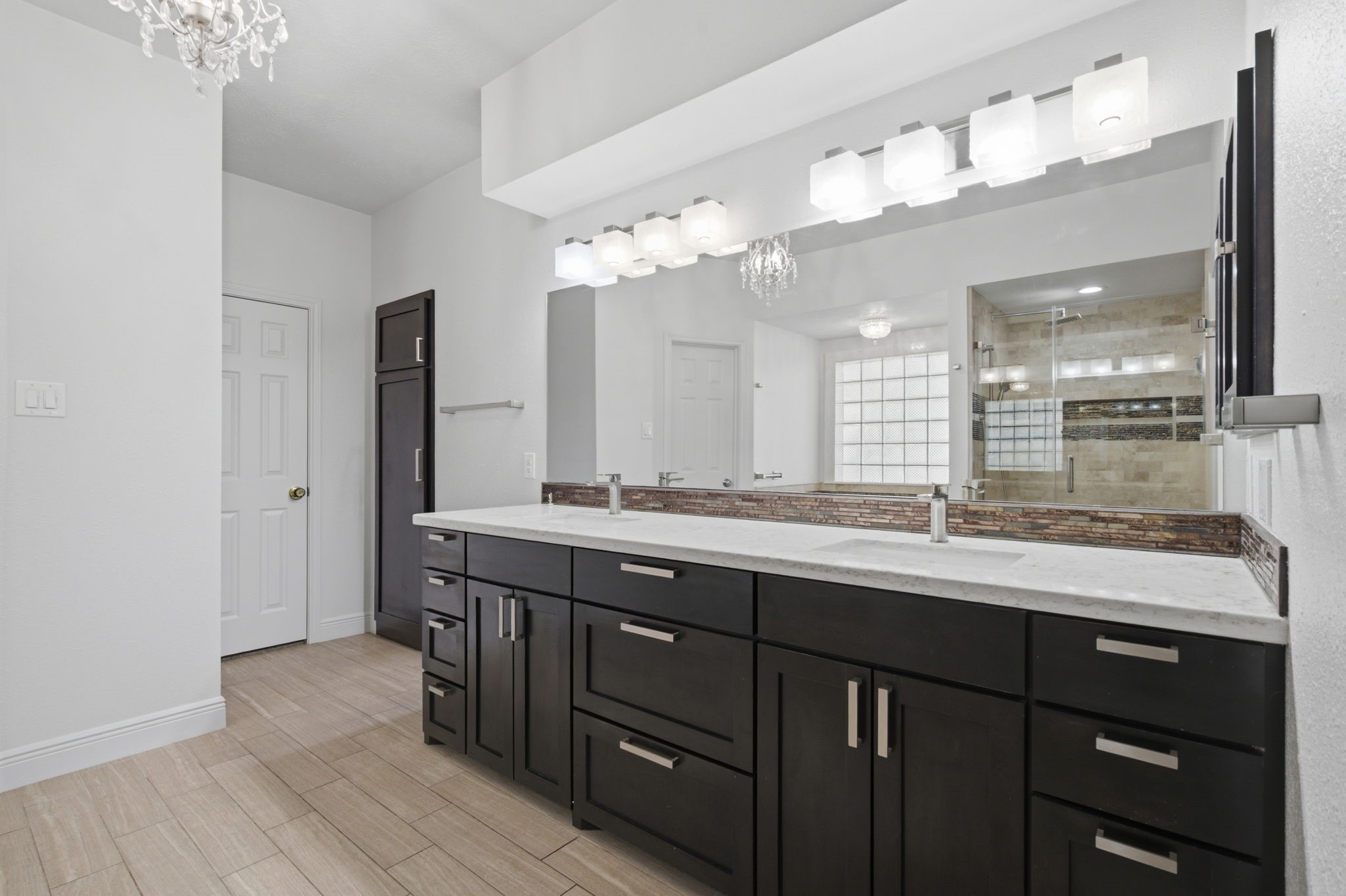 162 Dawns Edge Drive, Conroe, TX 77356