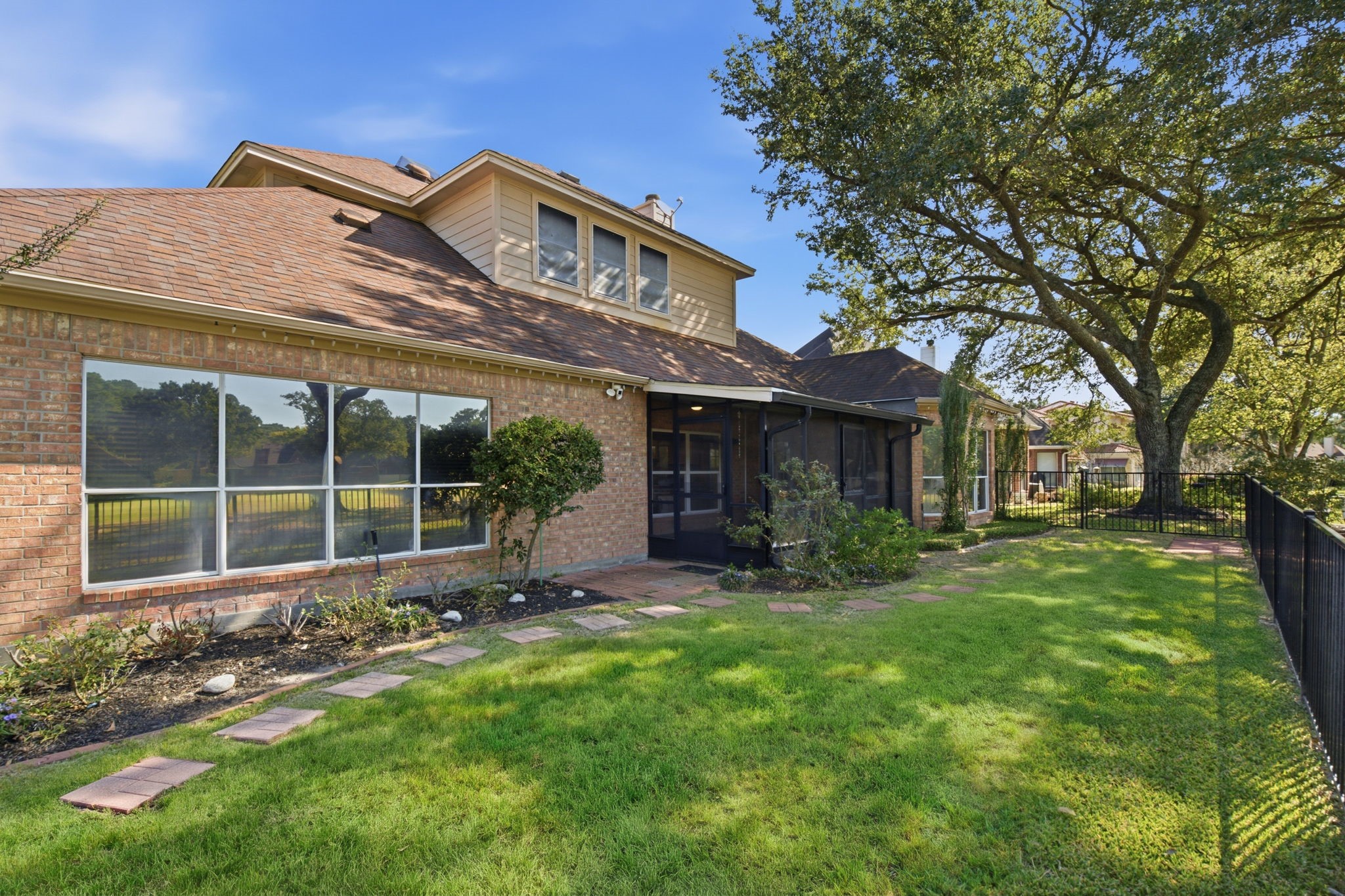 162 Dawns Edge Drive, Conroe, TX 77356