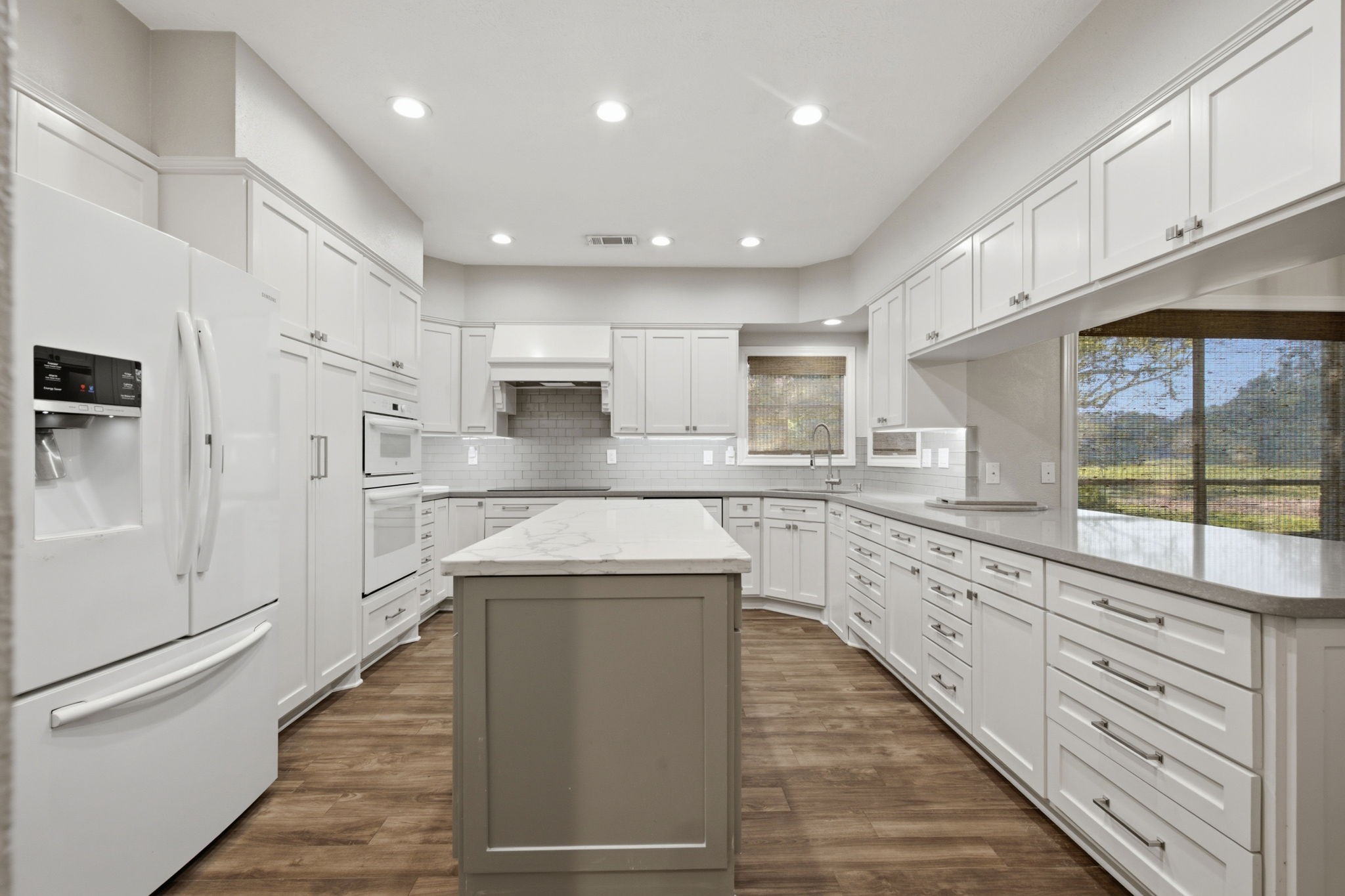 162 Dawns Edge Drive, Conroe, TX 77356
