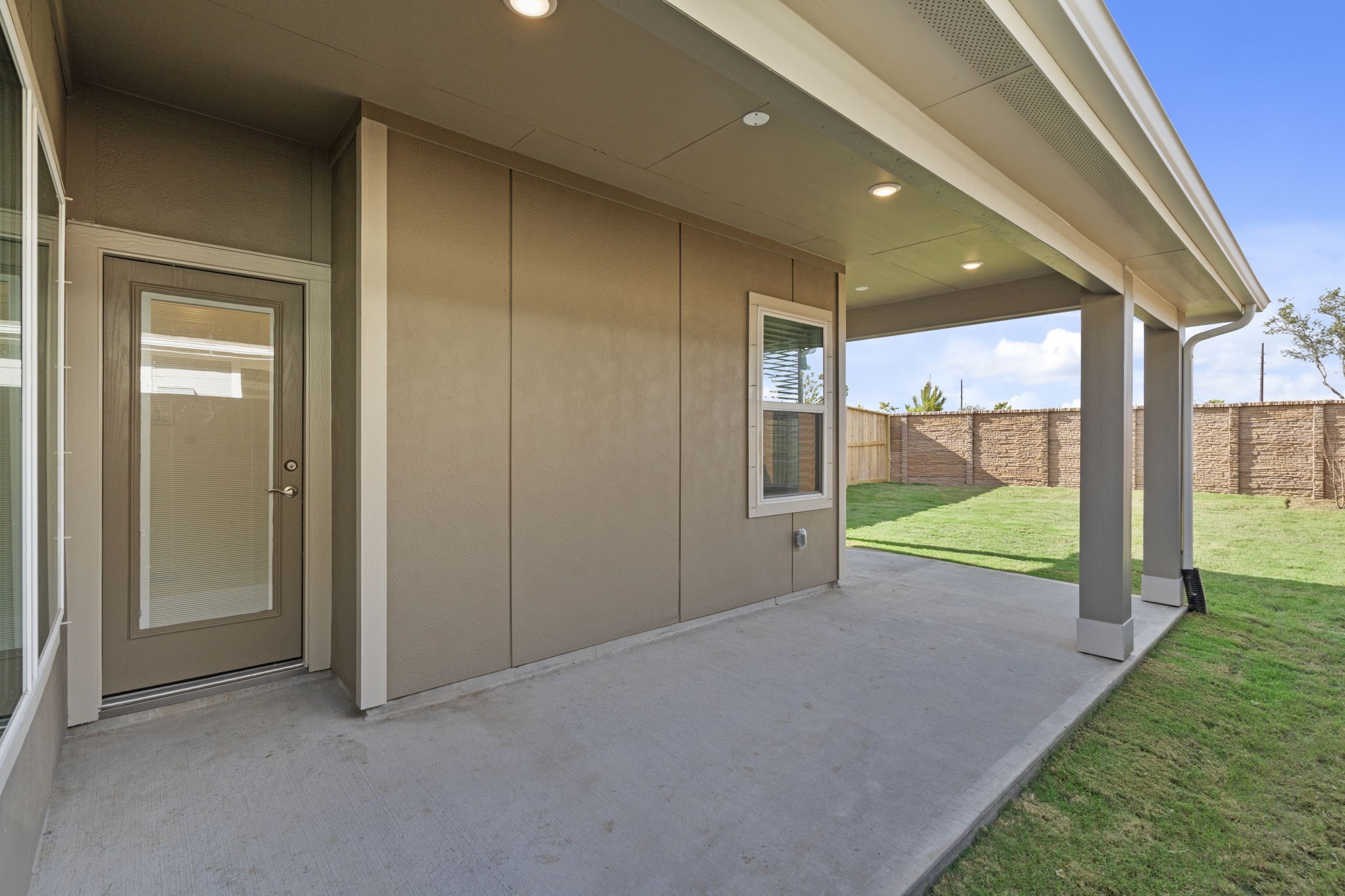 Photos are REPRESENTATIVE of the home /floor plan and are NOT of the actual home.  Selections, features, and room options vary.