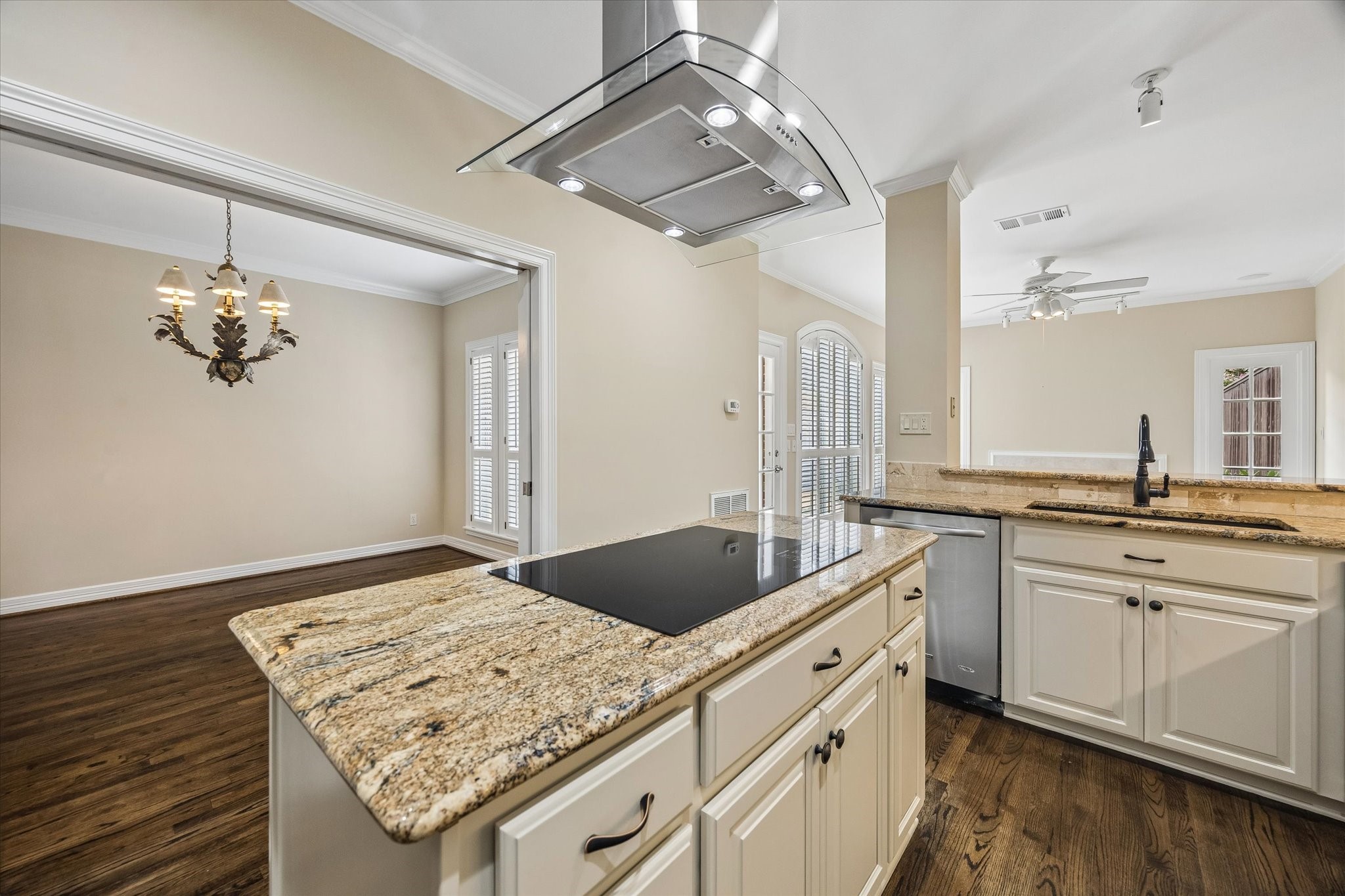 1613 Norfolk Street, Houston, TX 77006