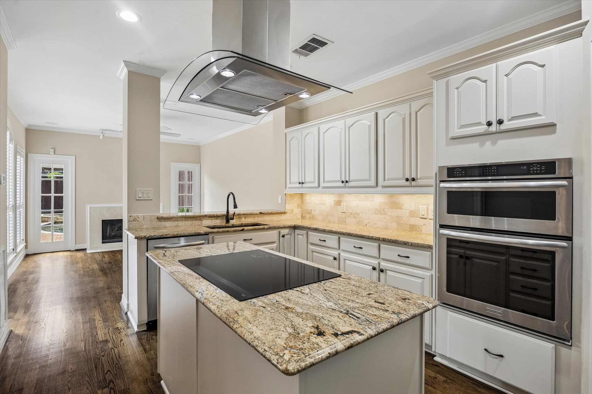 1613 Norfolk Street, Houston, TX 77006