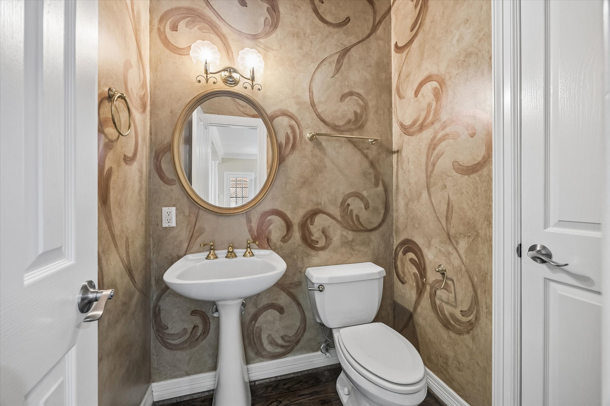 Powder room on 1st floor