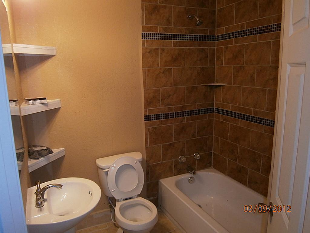 Updated master bath with pedestal sink