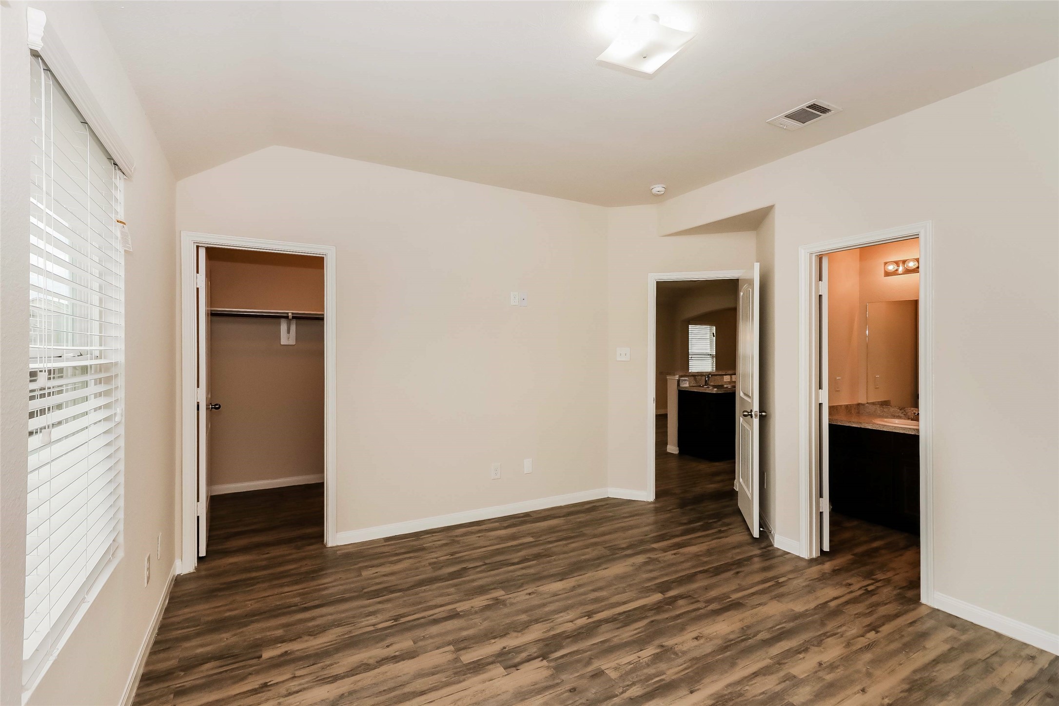 Photos may be representative of the floor plan and not the exact home. Finishes, layout, and features of the actual property for lease may vary.