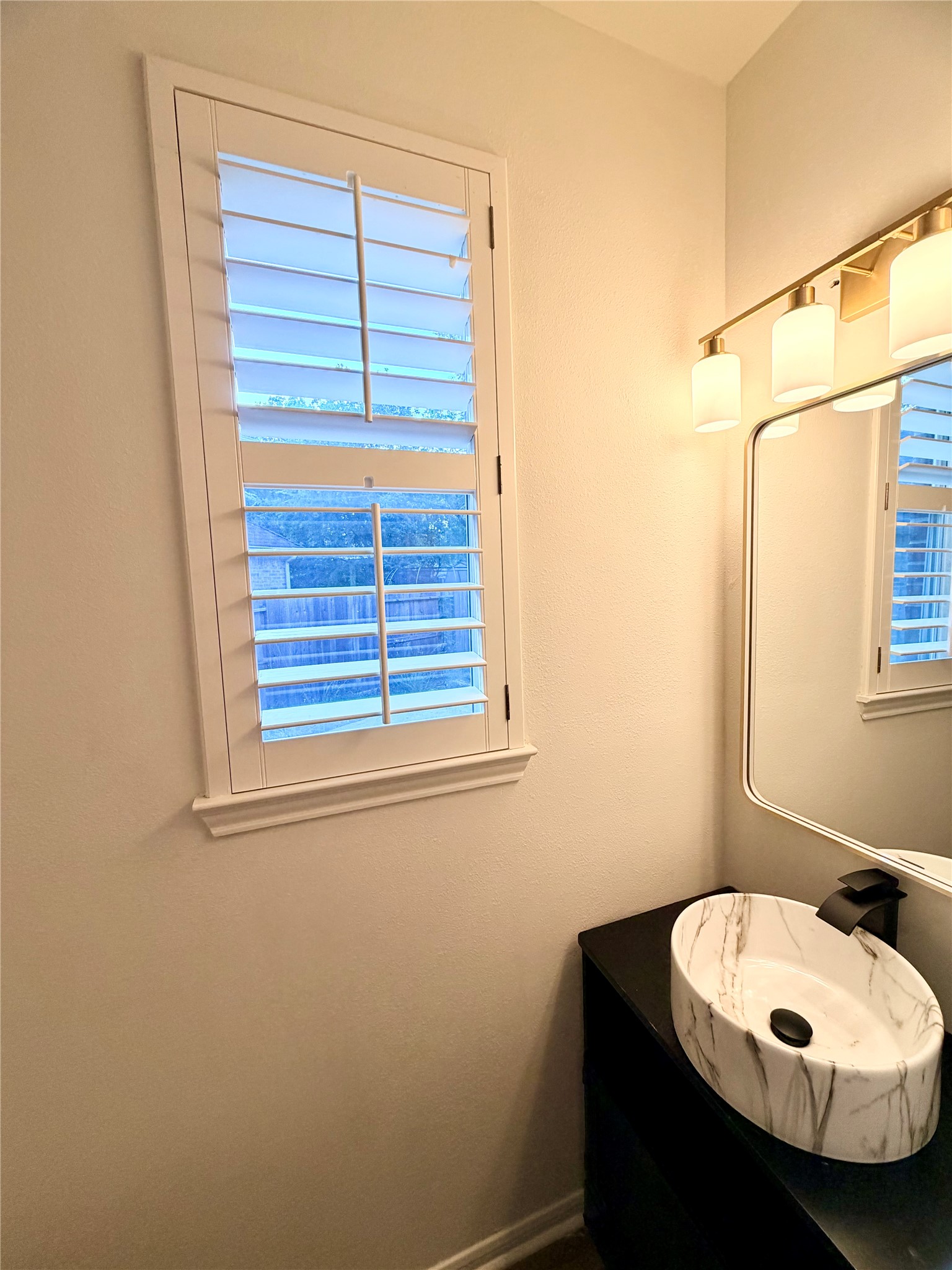 Powder room between the kitchen & laundry room