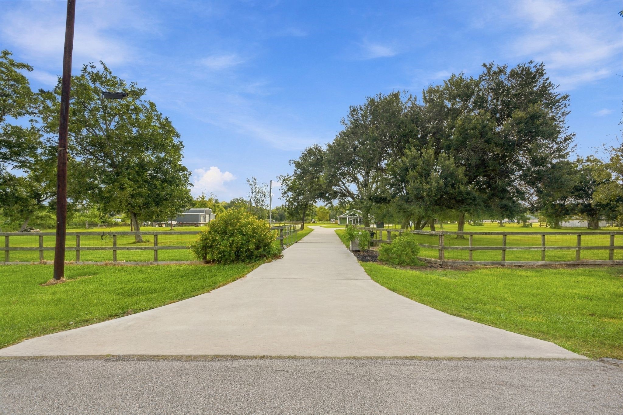 2627 Avenue L, Santa Fe, TX 77510