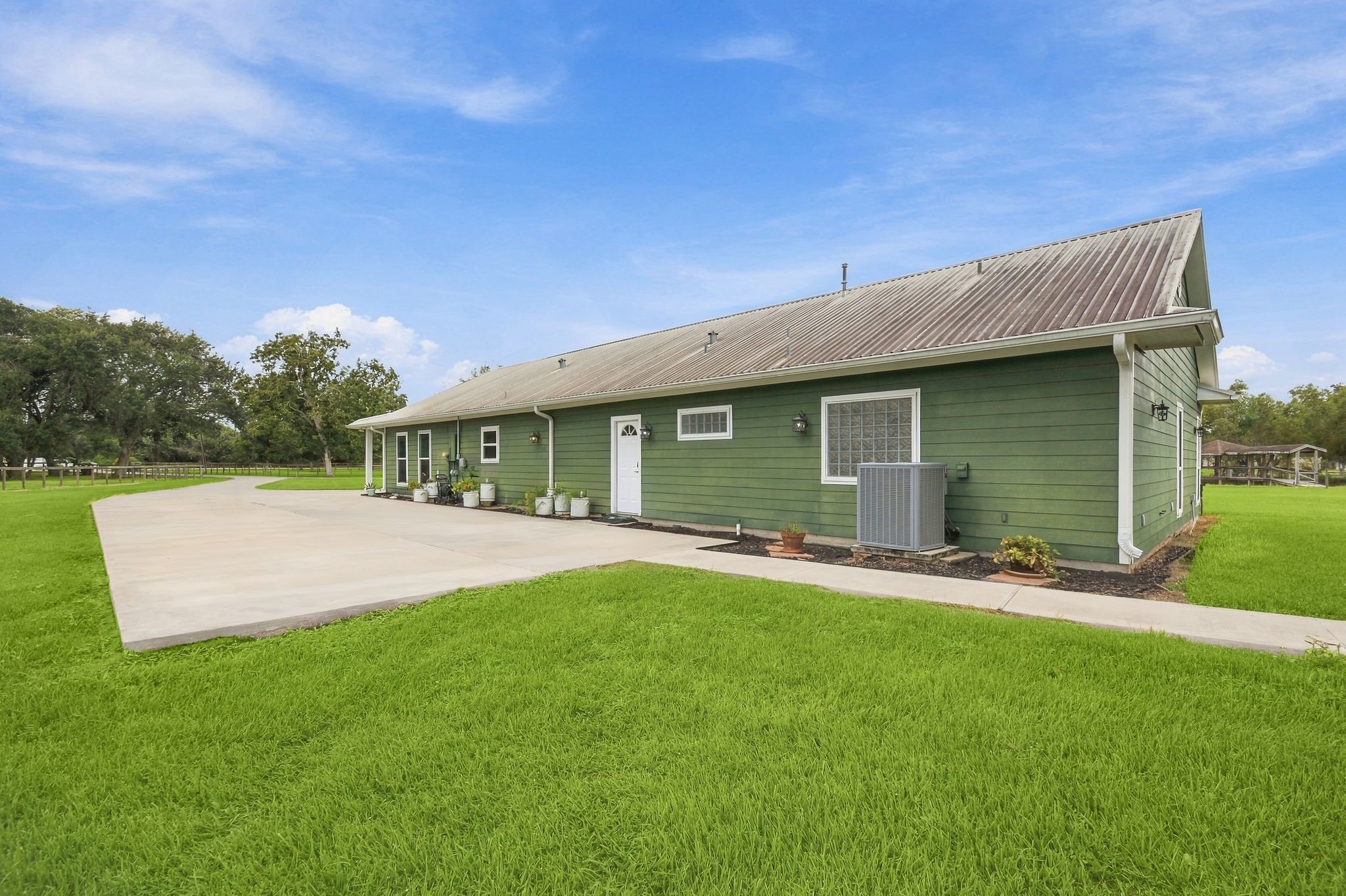2627 Avenue L, Santa Fe, TX 77510