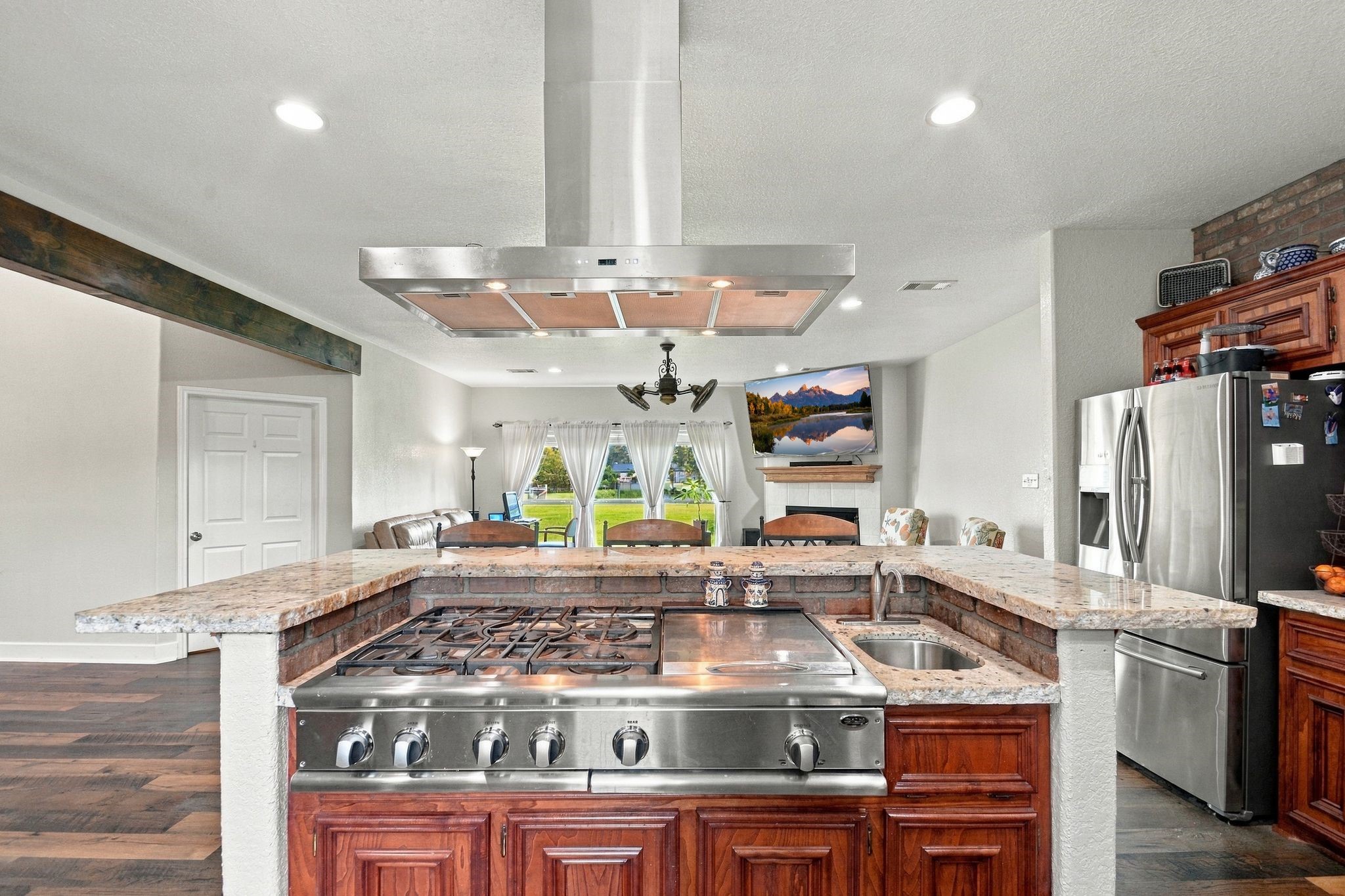 2627 Avenue L, Santa Fe, TX 77510