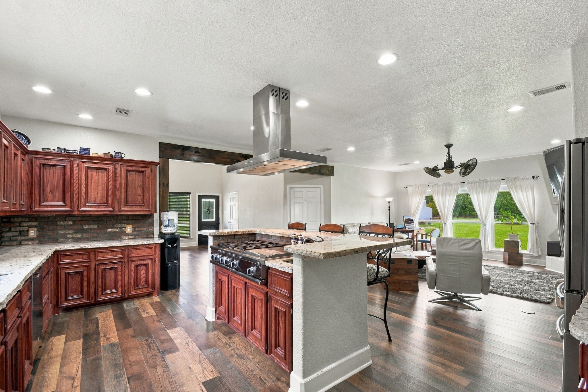 2627 Avenue L, Santa Fe, TX 77510