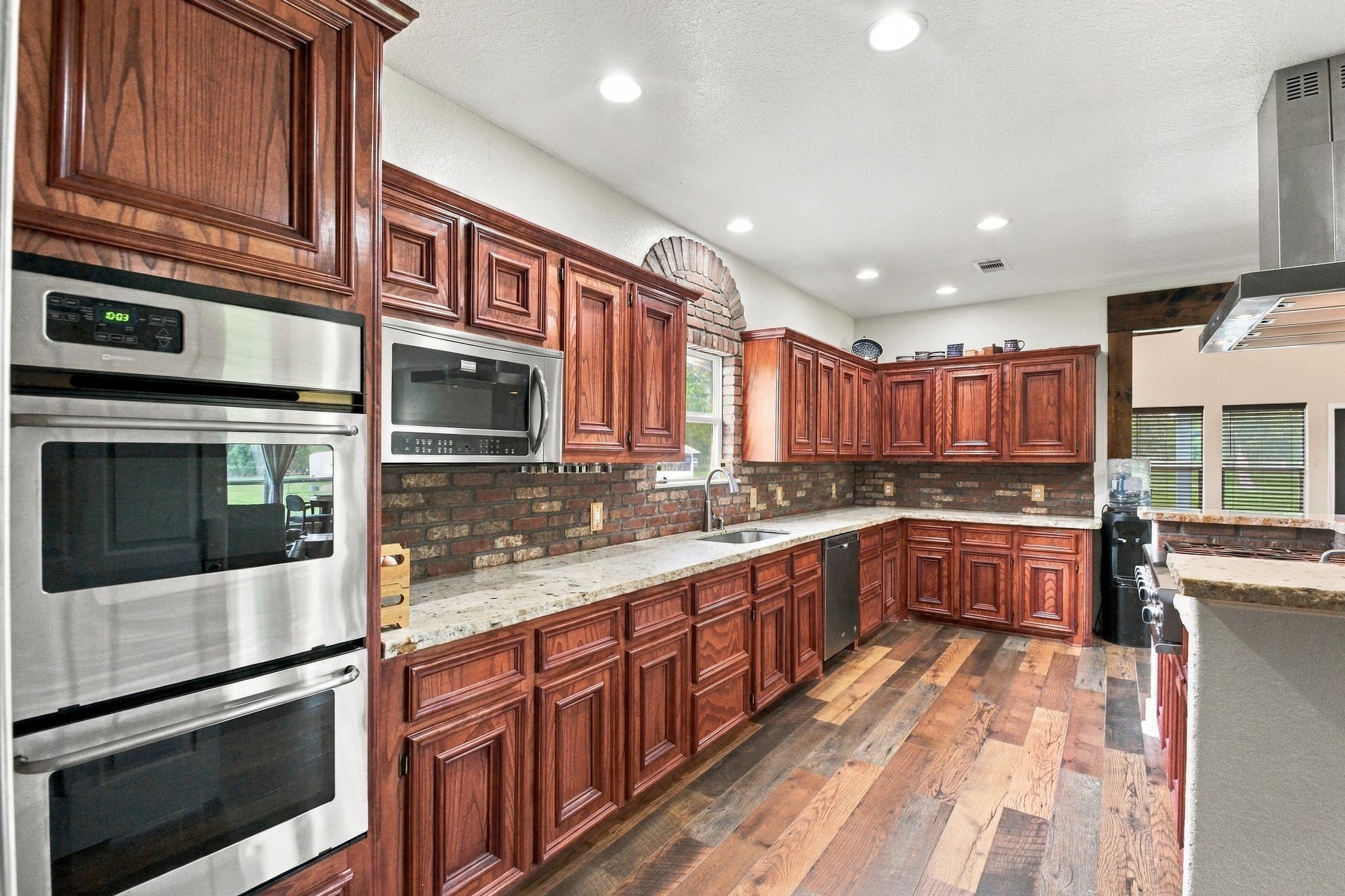 2627 Avenue L, Santa Fe, TX 77510