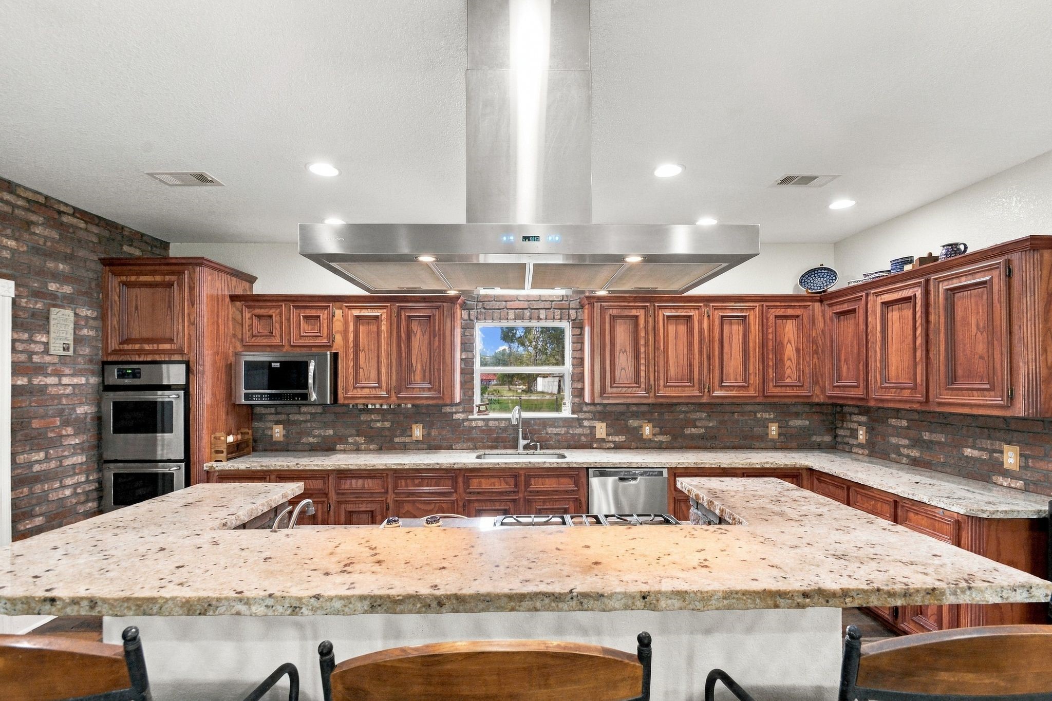 2627 Avenue L, Santa Fe, TX 77510