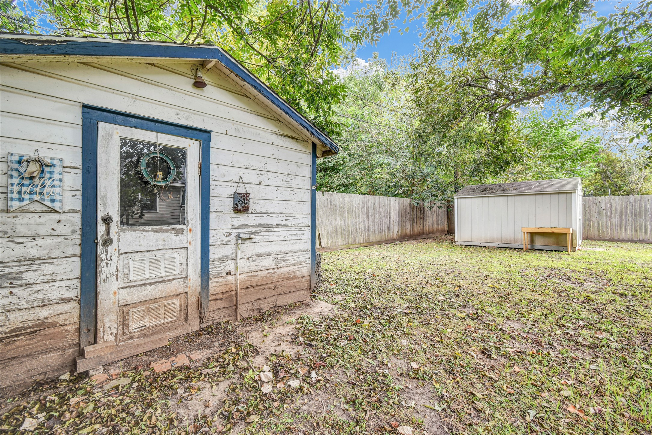 1120 Woodbine Drive, West Columbia, TX 77486