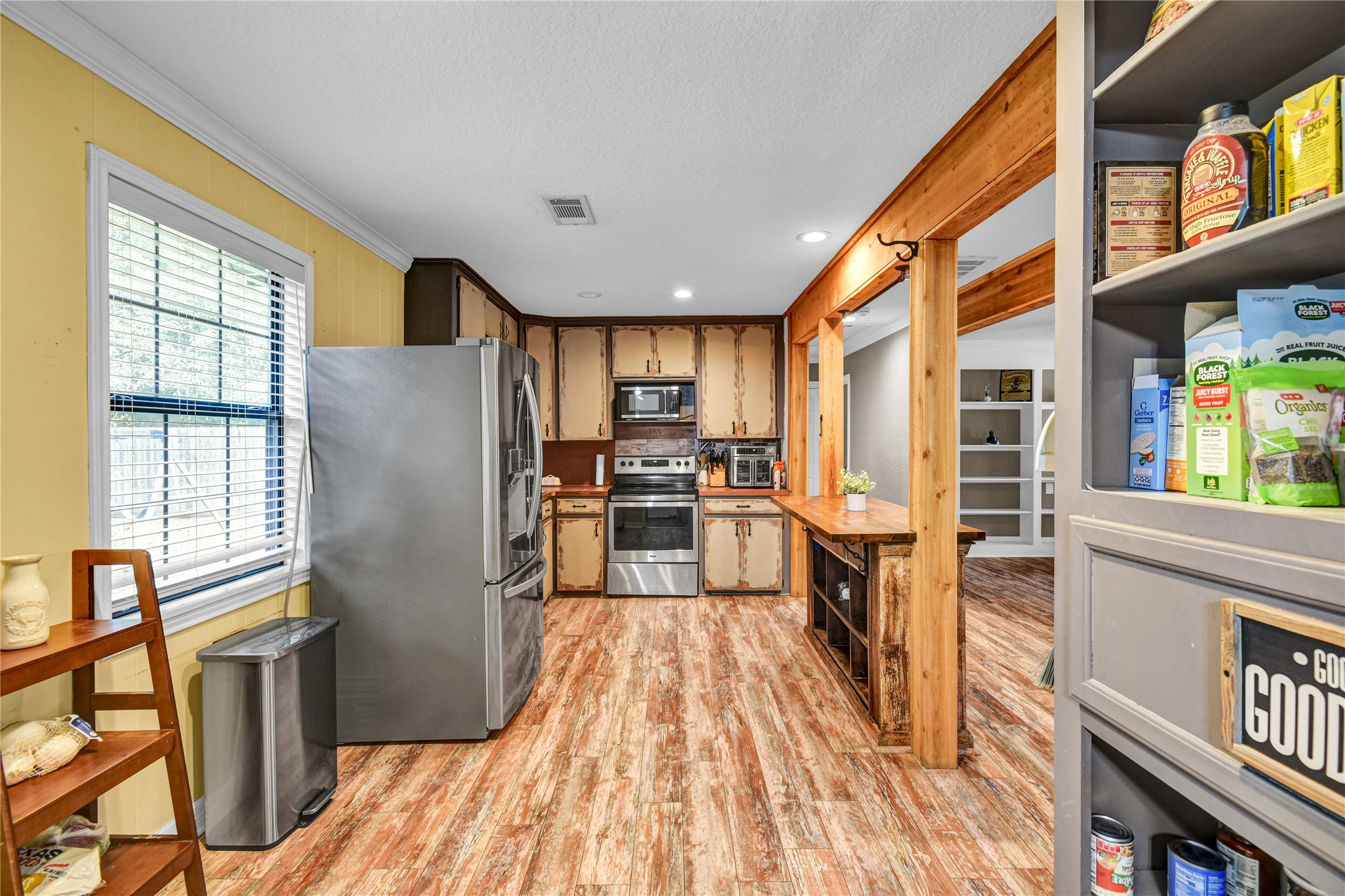 1120 Woodbine Drive, West Columbia, TX 77486