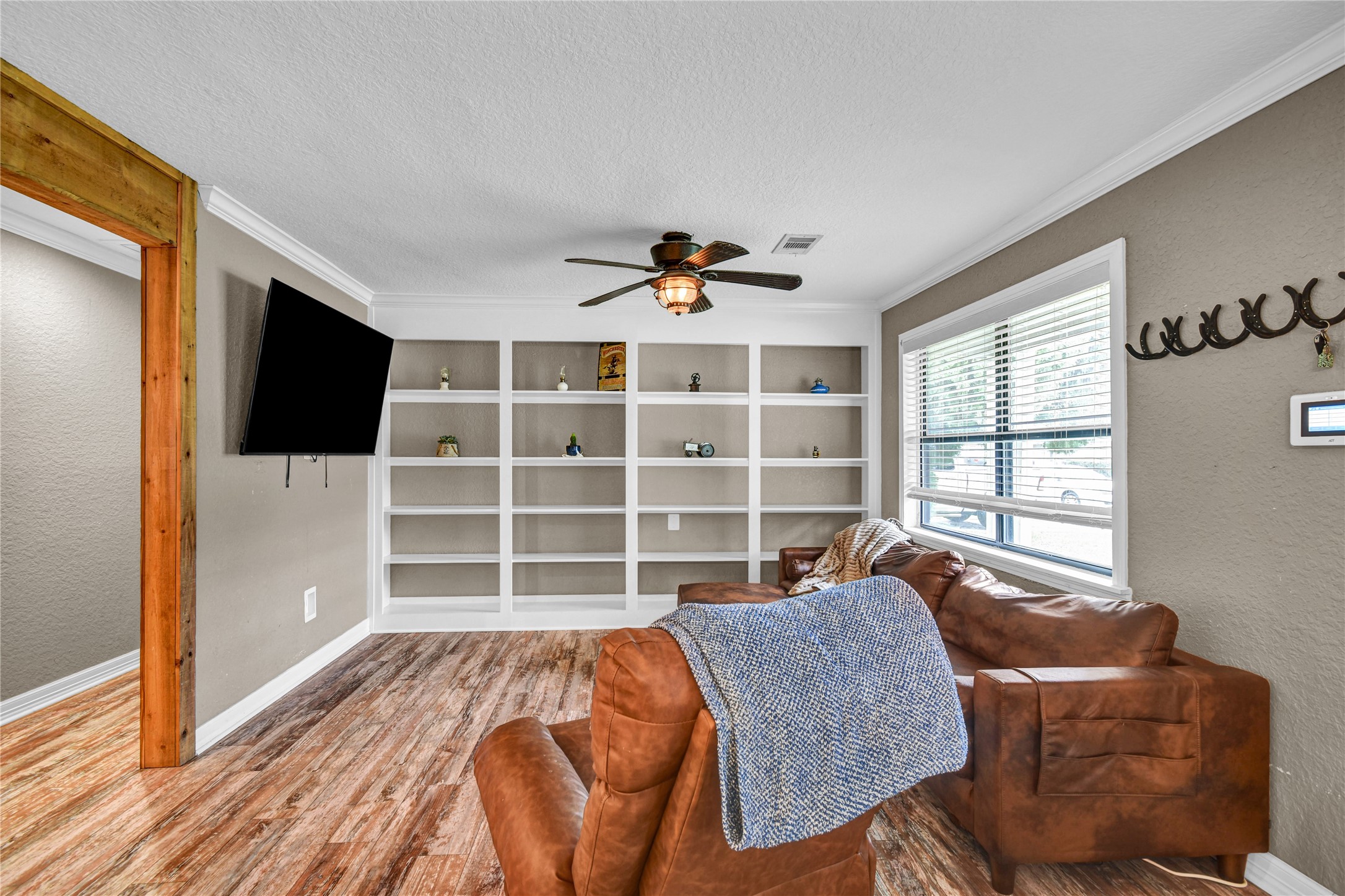 1120 Woodbine Drive, West Columbia, TX 77486