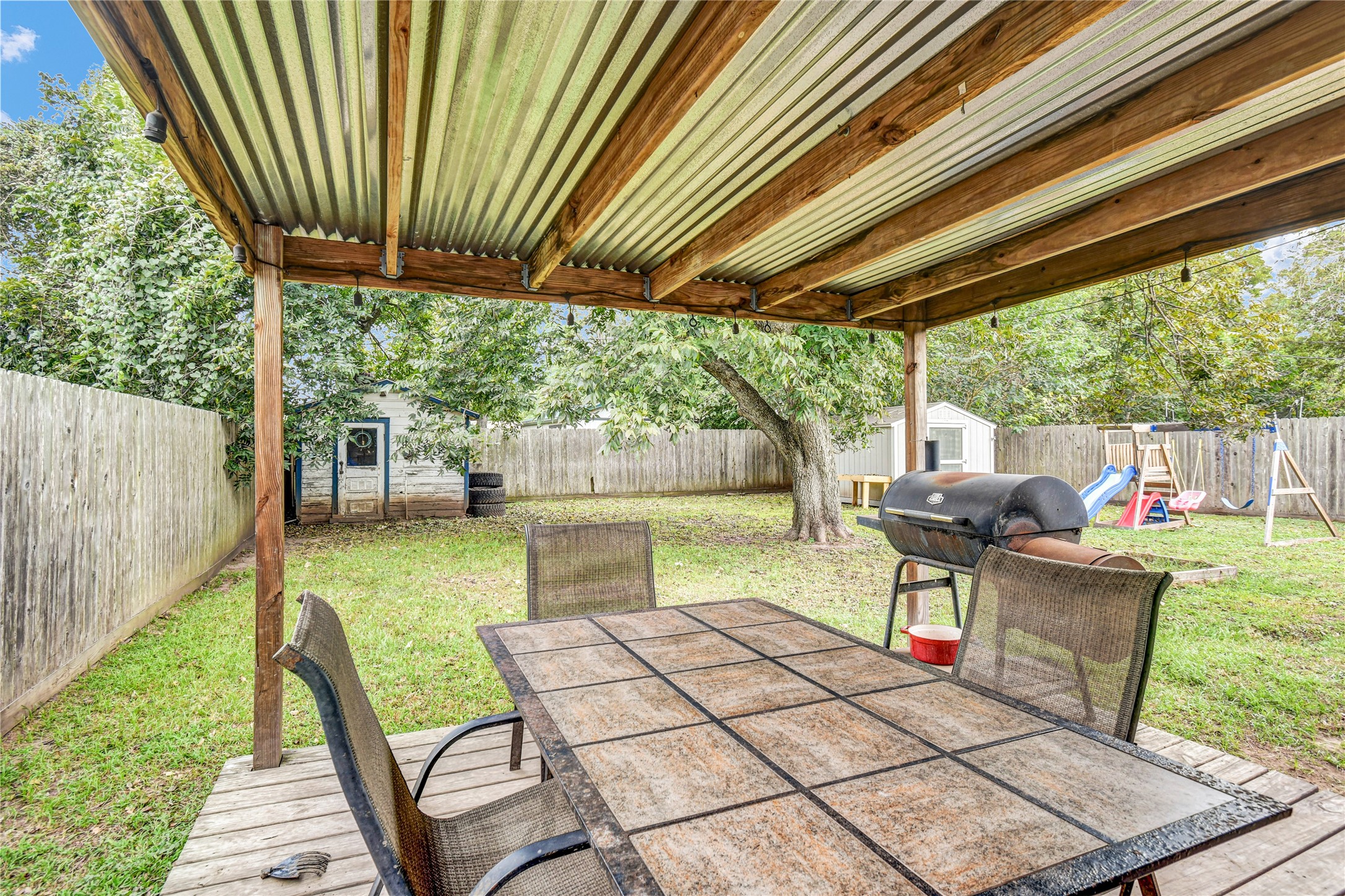 1120 Woodbine Drive, West Columbia, TX 77486