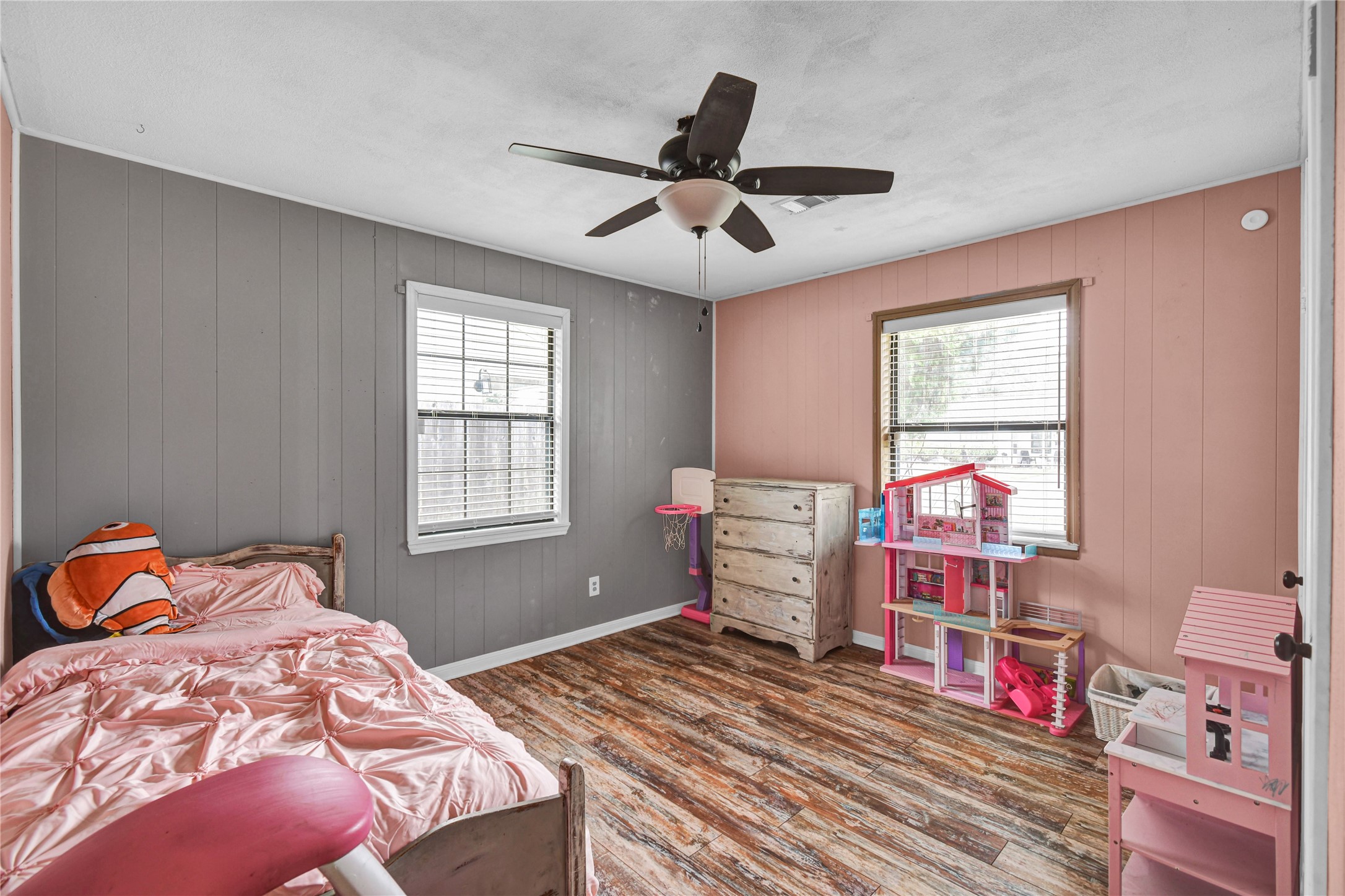 1120 Woodbine Drive, West Columbia, TX 77486