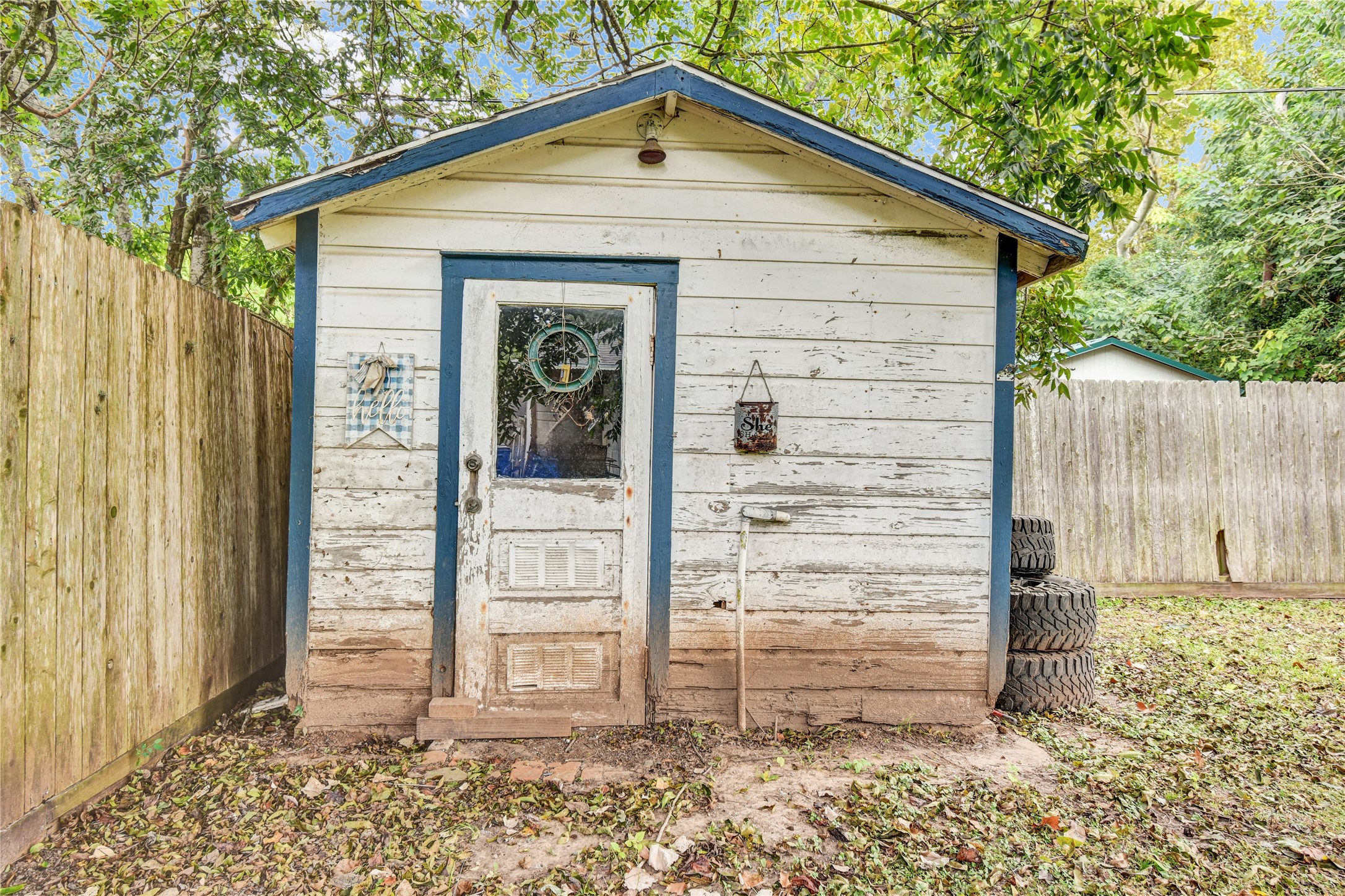 1120 Woodbine Drive, West Columbia, TX 77486