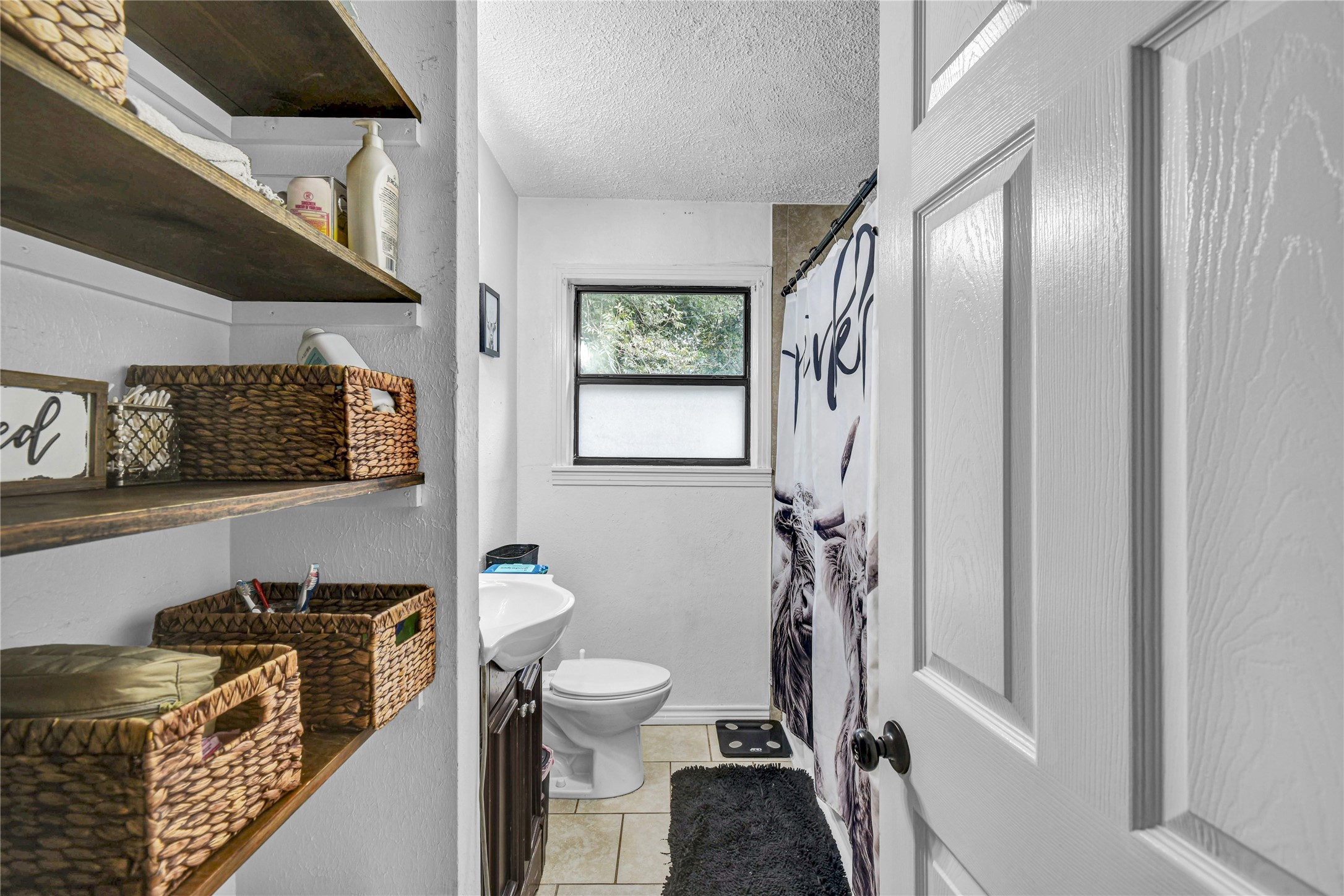 1120 Woodbine Drive, West Columbia, TX 77486