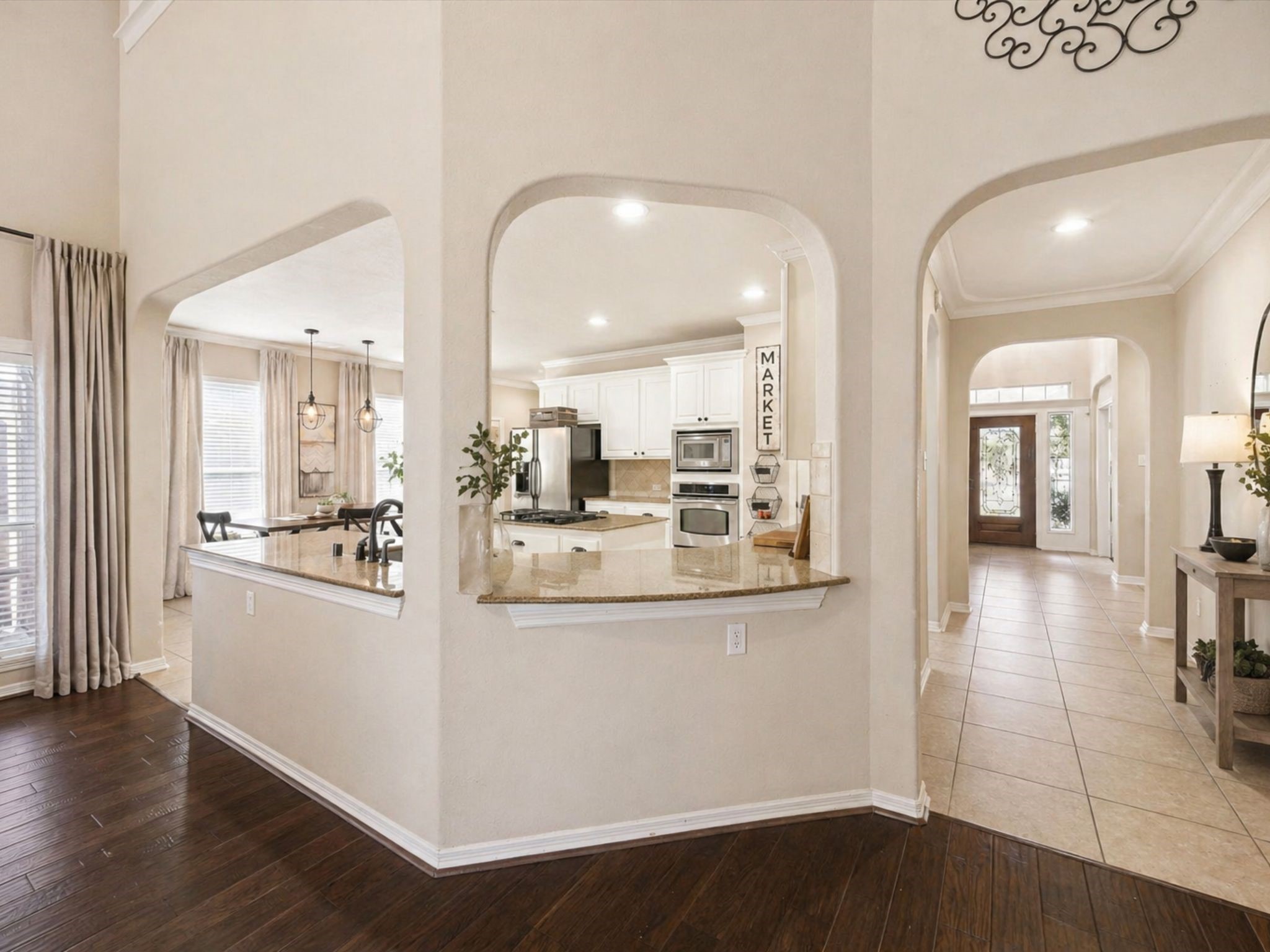 OPEN KITCHEN WITH BREAKFAST BAR OVERLOOKING THE LIVING ROOM, CREATING A CONNECTED AND INVITING SPACE.