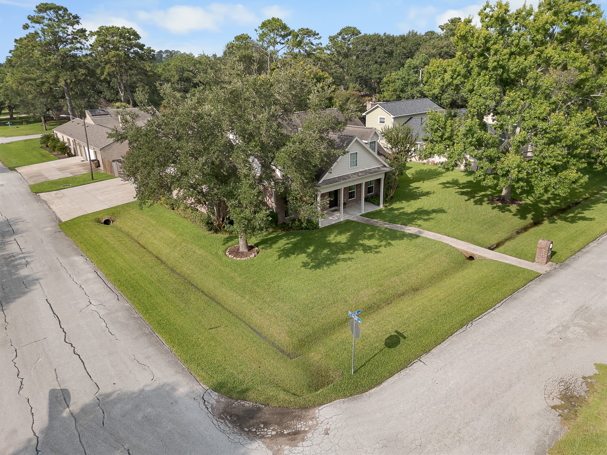 603 Renaldo Street, Dickinson, TX 77539