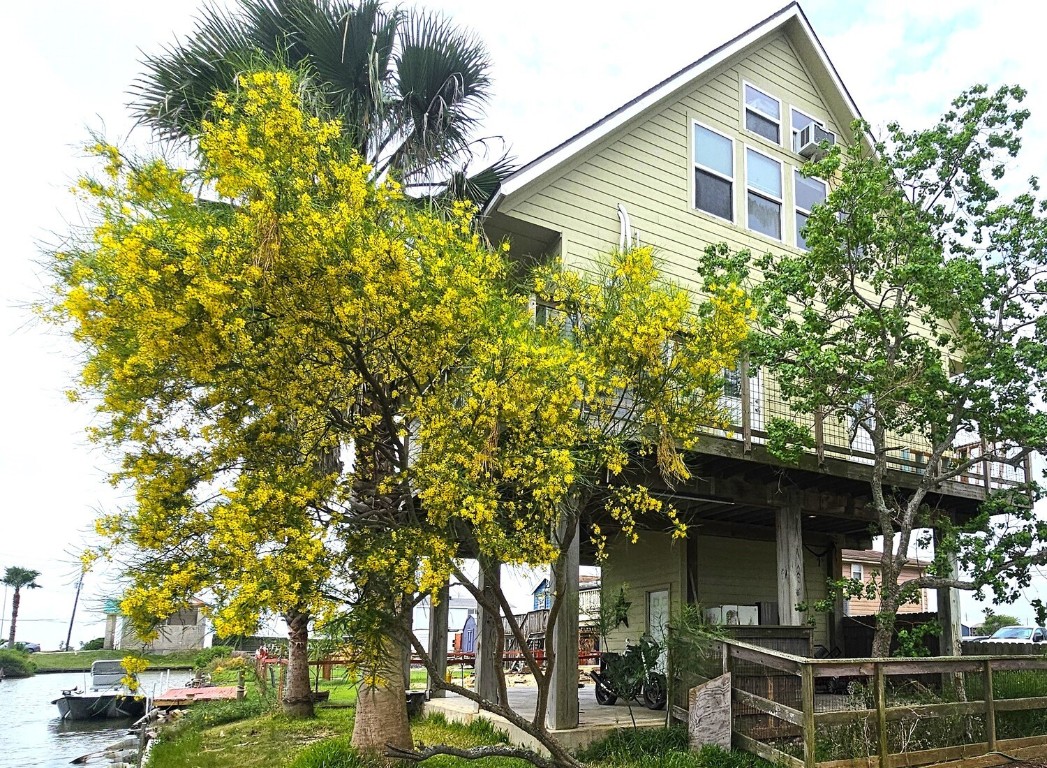 7115 Stingray Street, Hitchcock, TX 77563