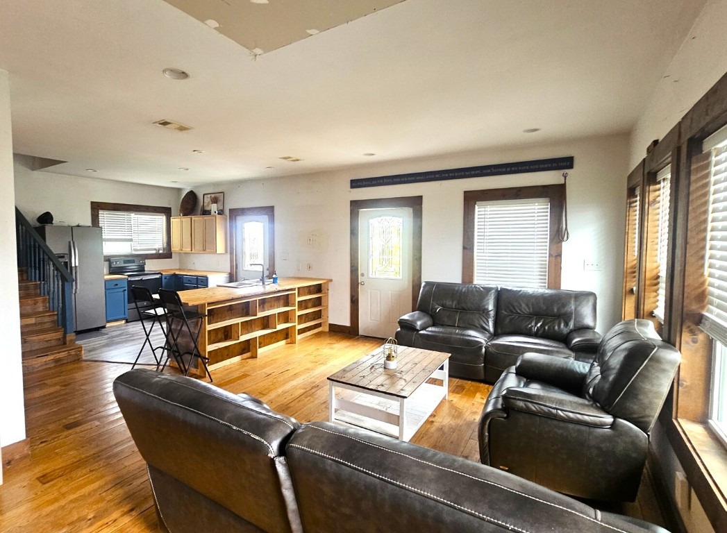 7115 Stingray Street, Hitchcock, TX 77563 7115 Stingray Street, Hitchcock, TX 77563
