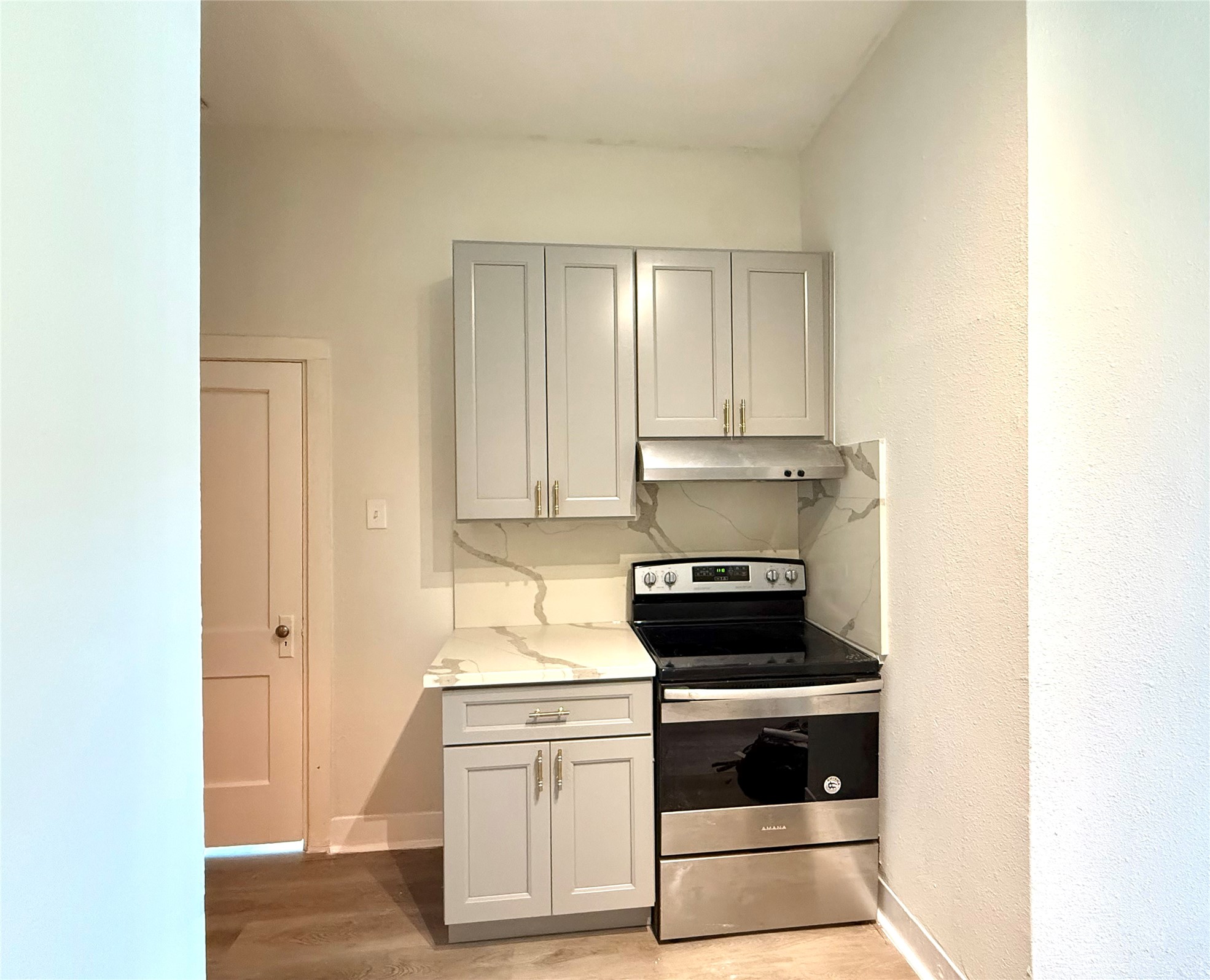 805 10 th Street, #4, Galveston, TX 77550 805 10 th Street, #4, Galveston, TX 77550