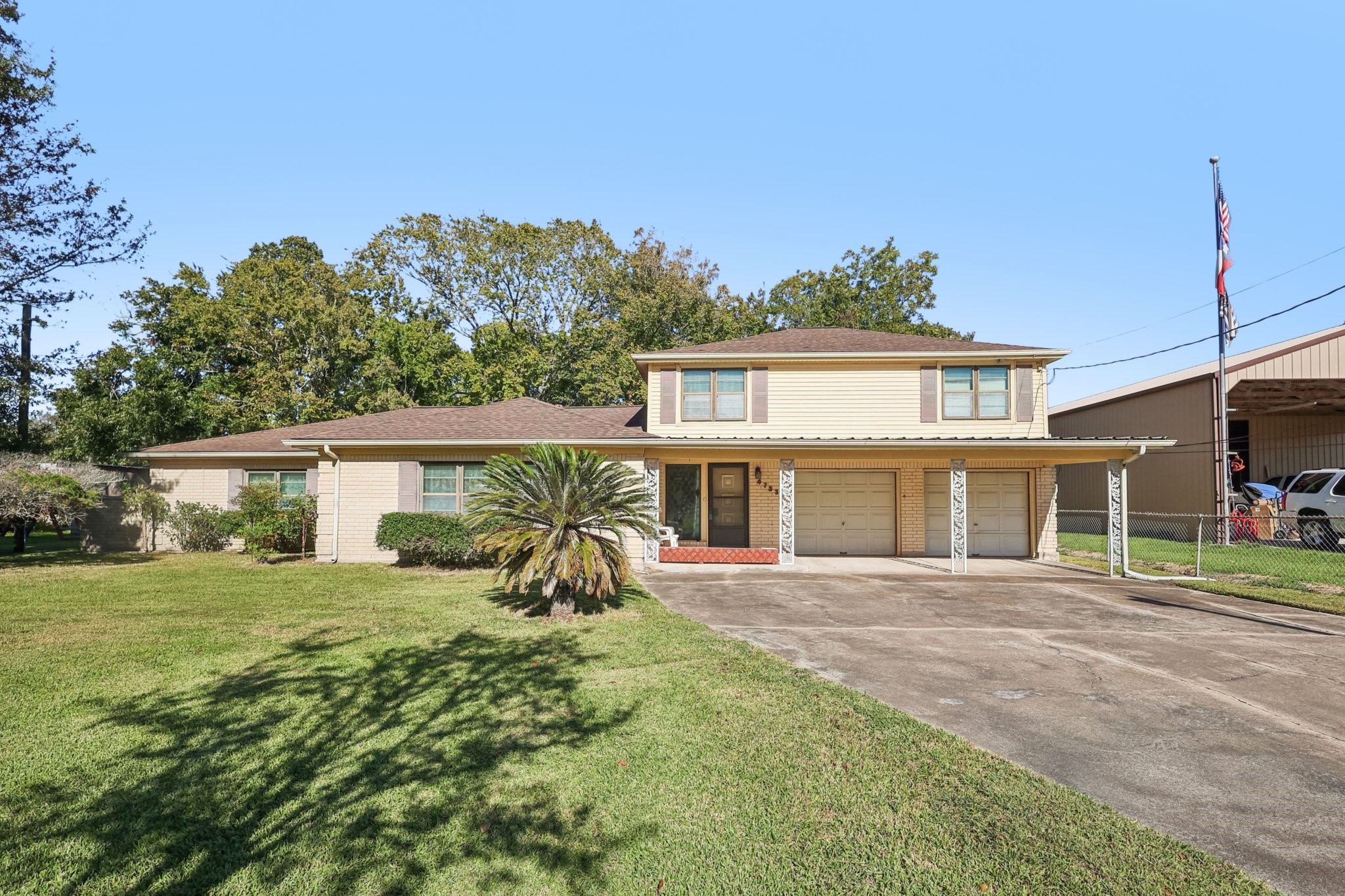 Welcome to 4733 Oleander! Welcome to 4733 Oleander!