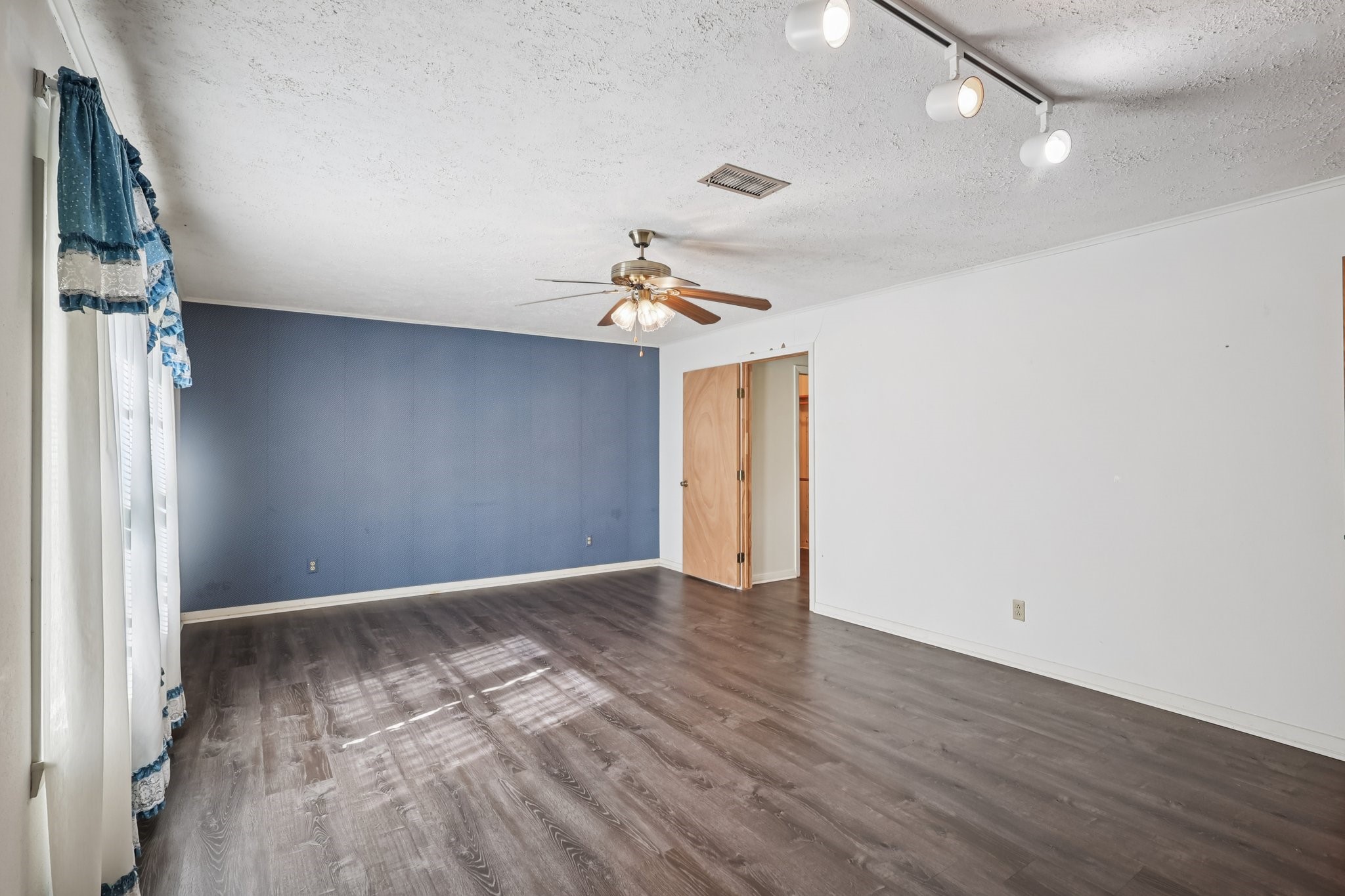 4733 Oleander Street, Bacliff, TX 77518