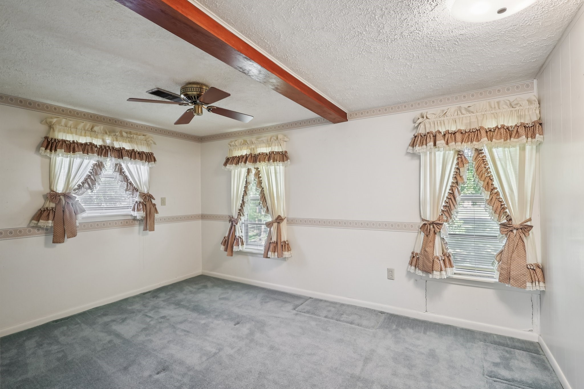 4733 Oleander Street, Bacliff, TX 77518