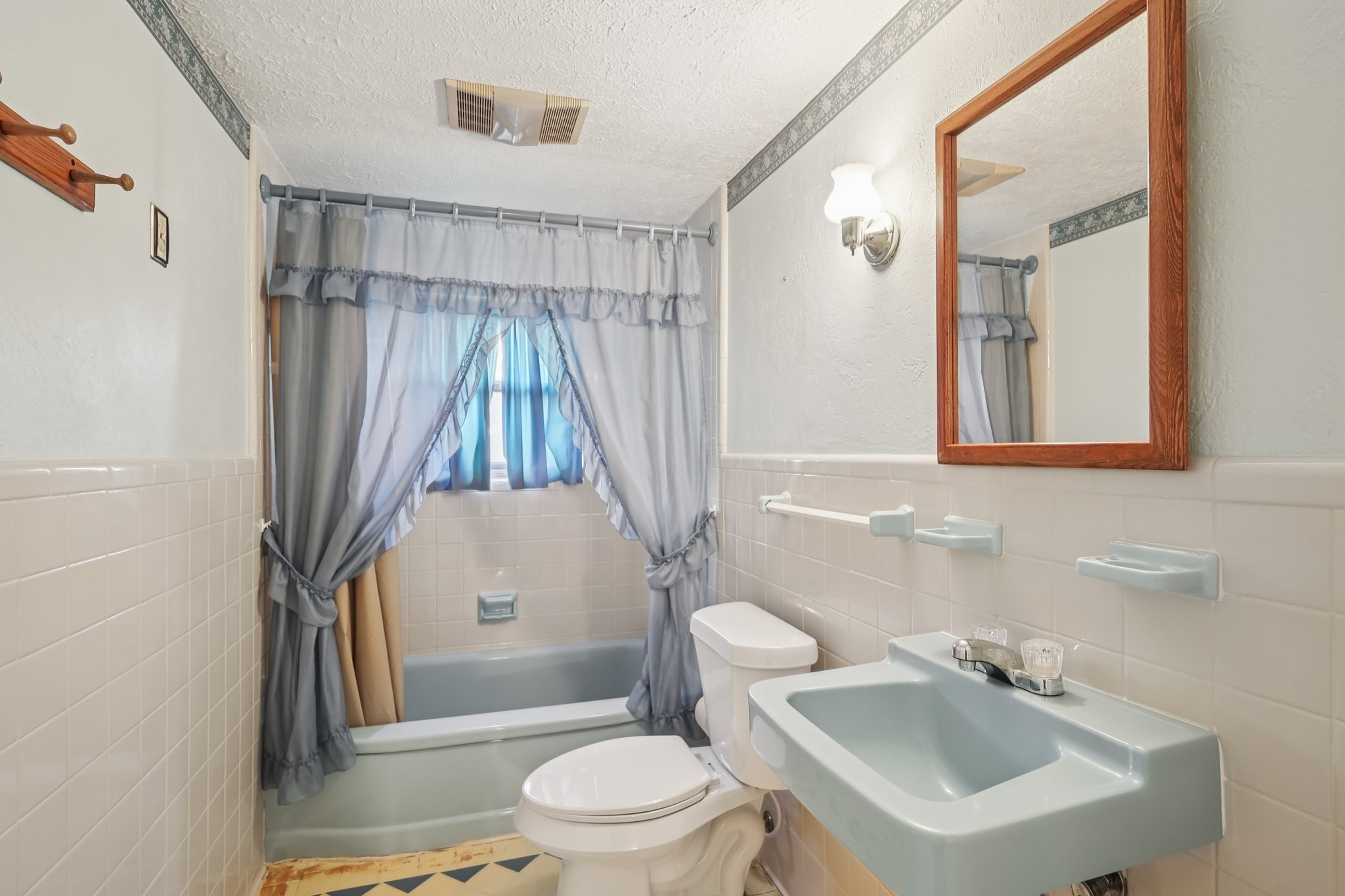 4733 Oleander Street, Bacliff, TX 77518