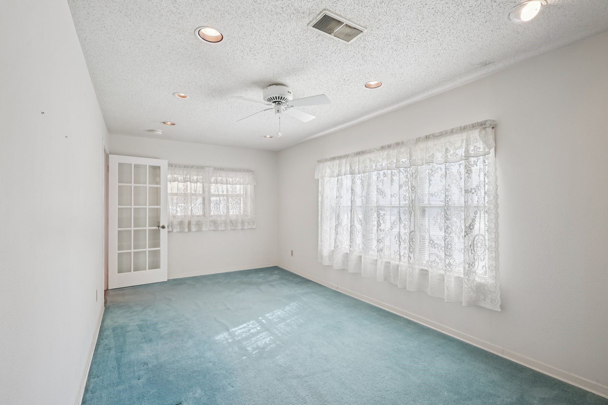 4733 Oleander Street, Bacliff, TX 77518