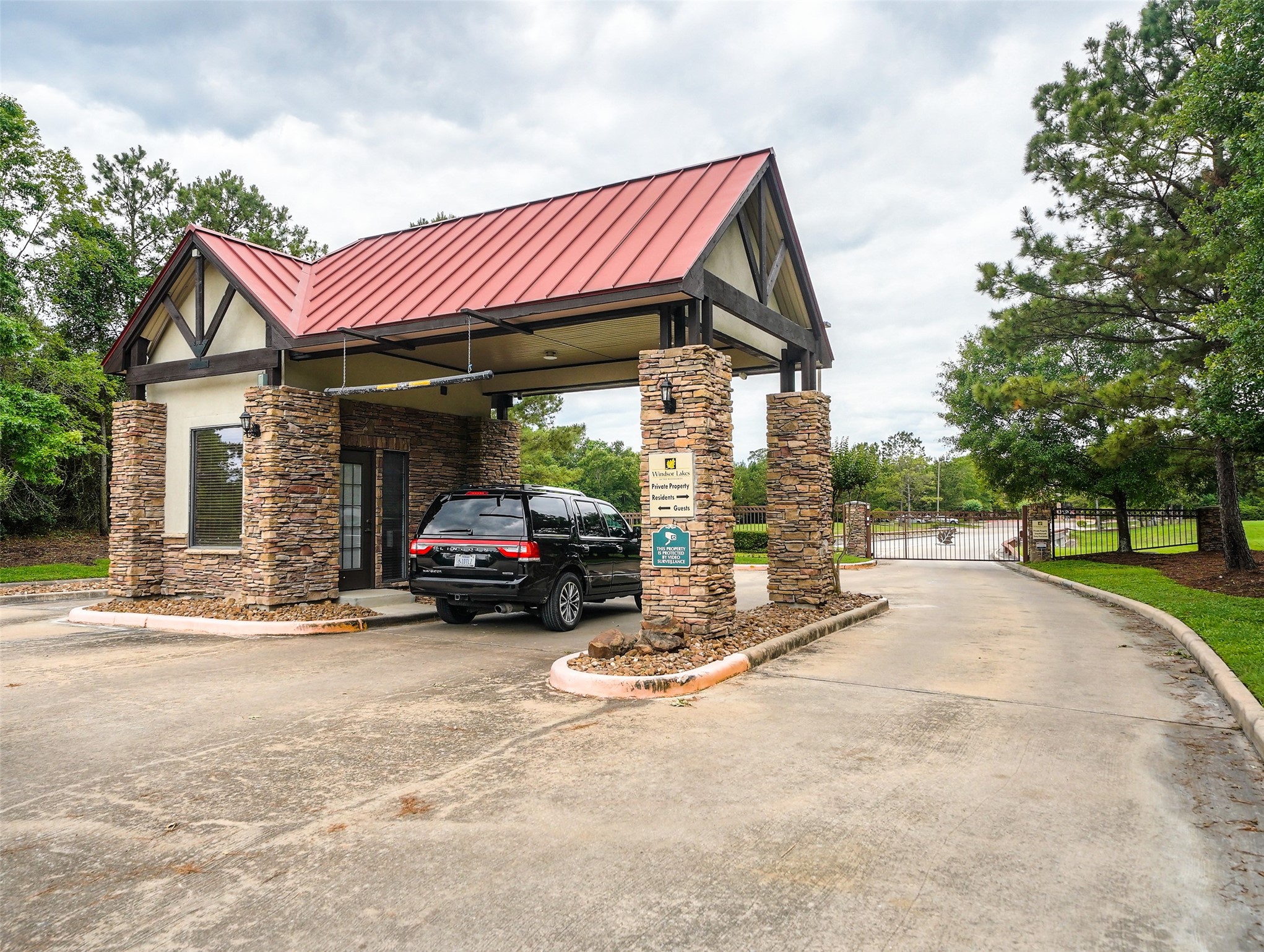 Please enter through this area for showings.