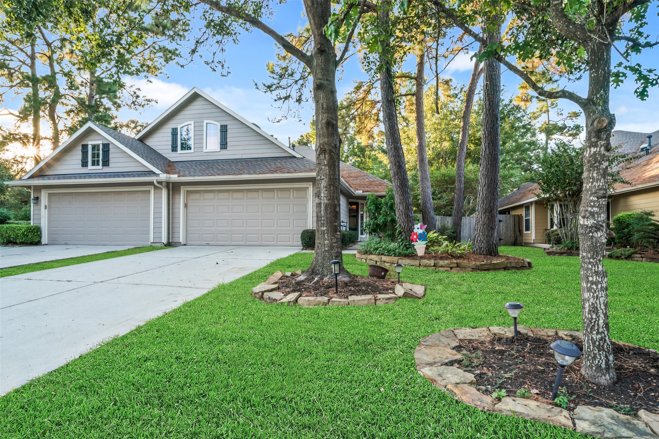 Double car garage with automatic garage door and pin pad access.
Long driveway prevents guests from having to park on the street.