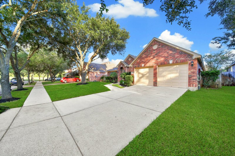 4-sided brick one story home is located on a quite cul-de-sac steet. 4-sided brick one story home is located on a quite cul-de-sac steet.
